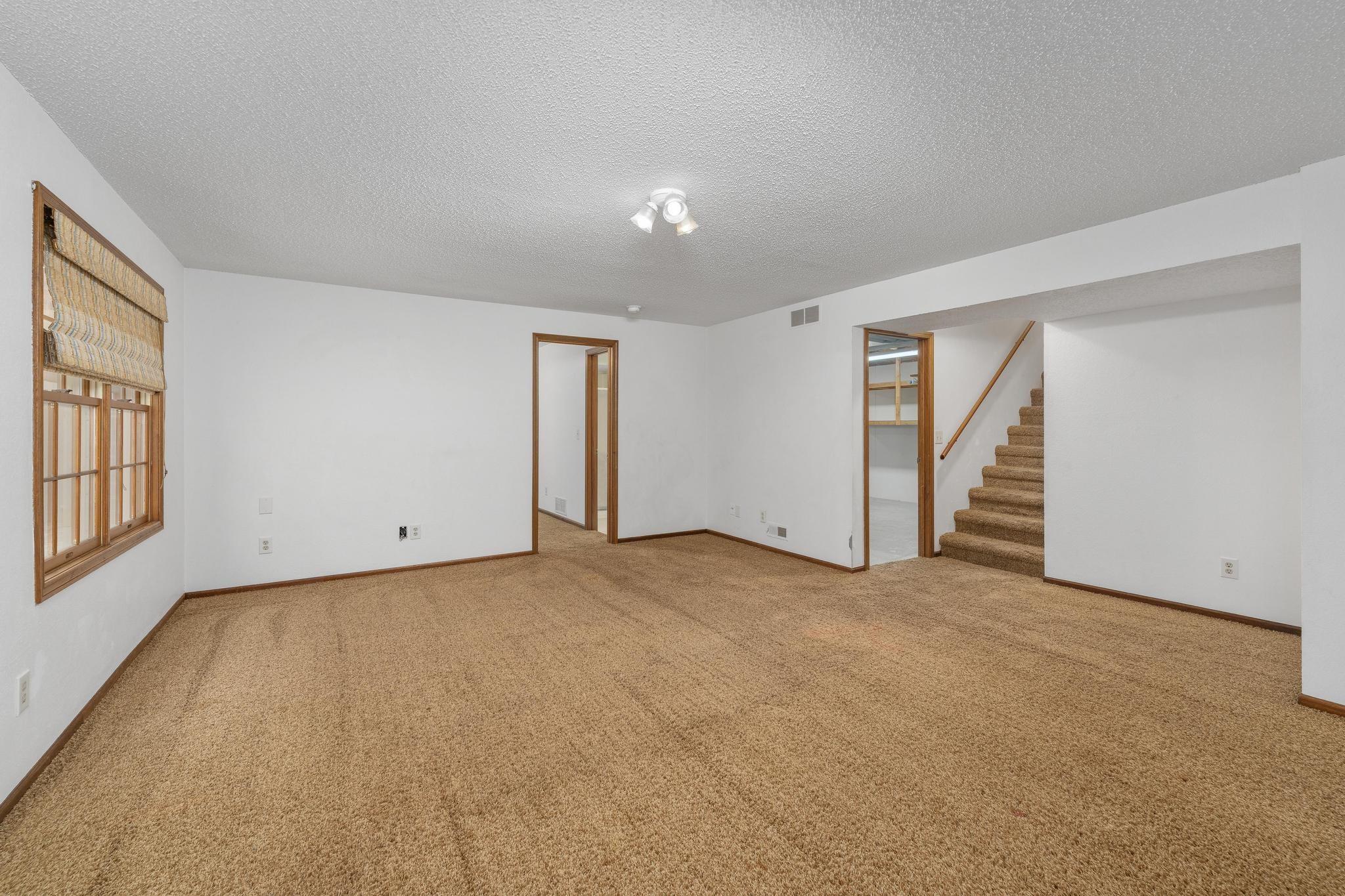 9425/9427 E Longlake Property Photo 13