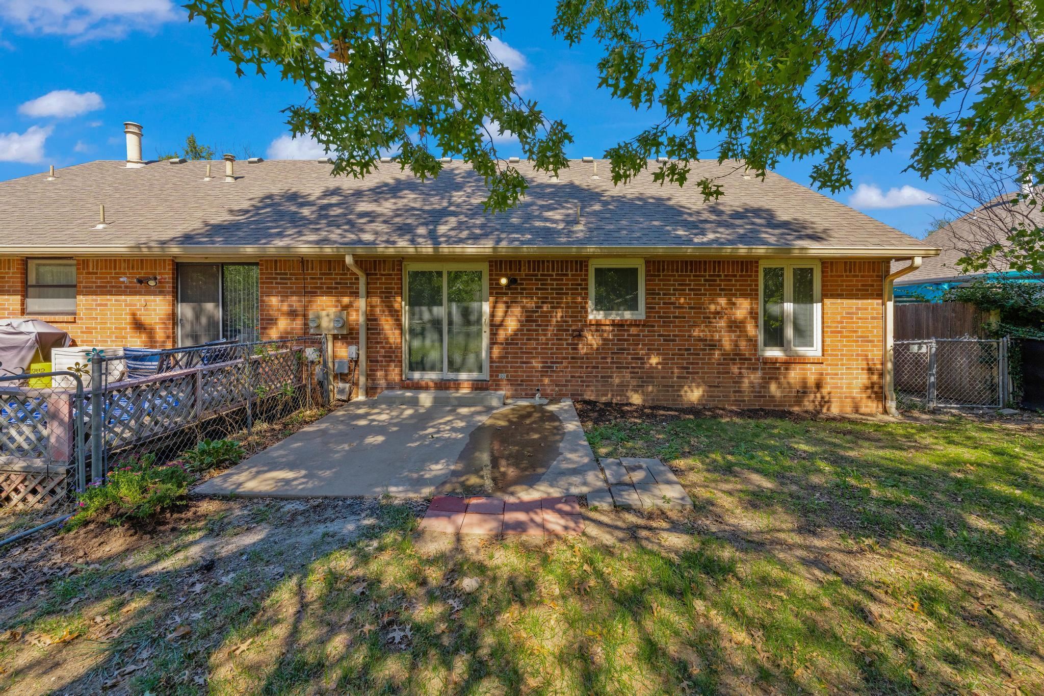 9425/9427 E Longlake Property Photo 18