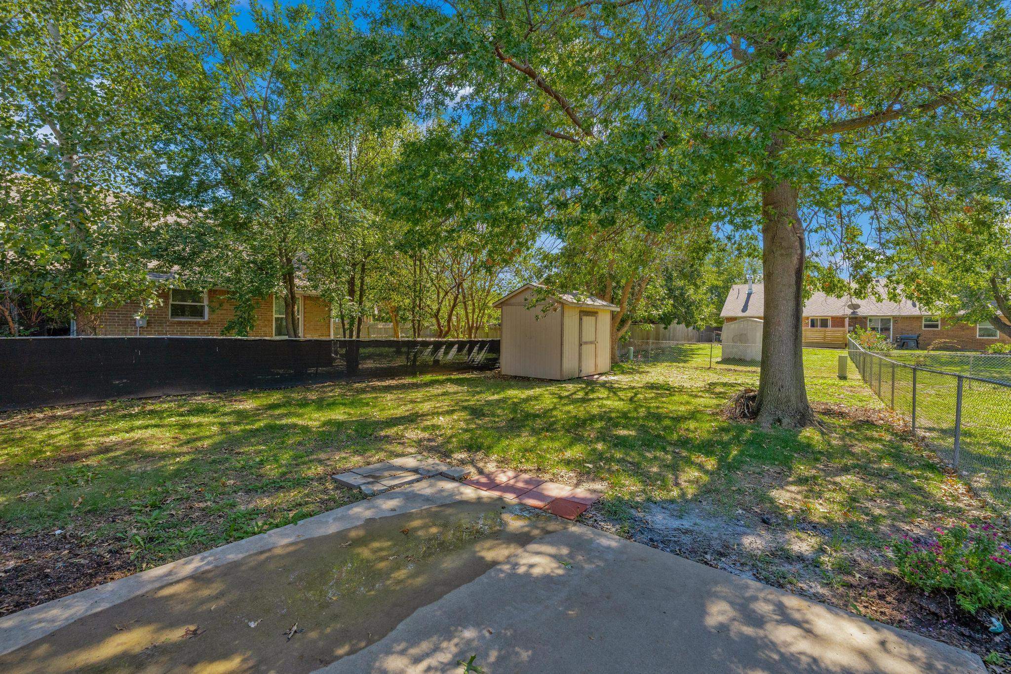 9425/9427 E Longlake Property Photo 19