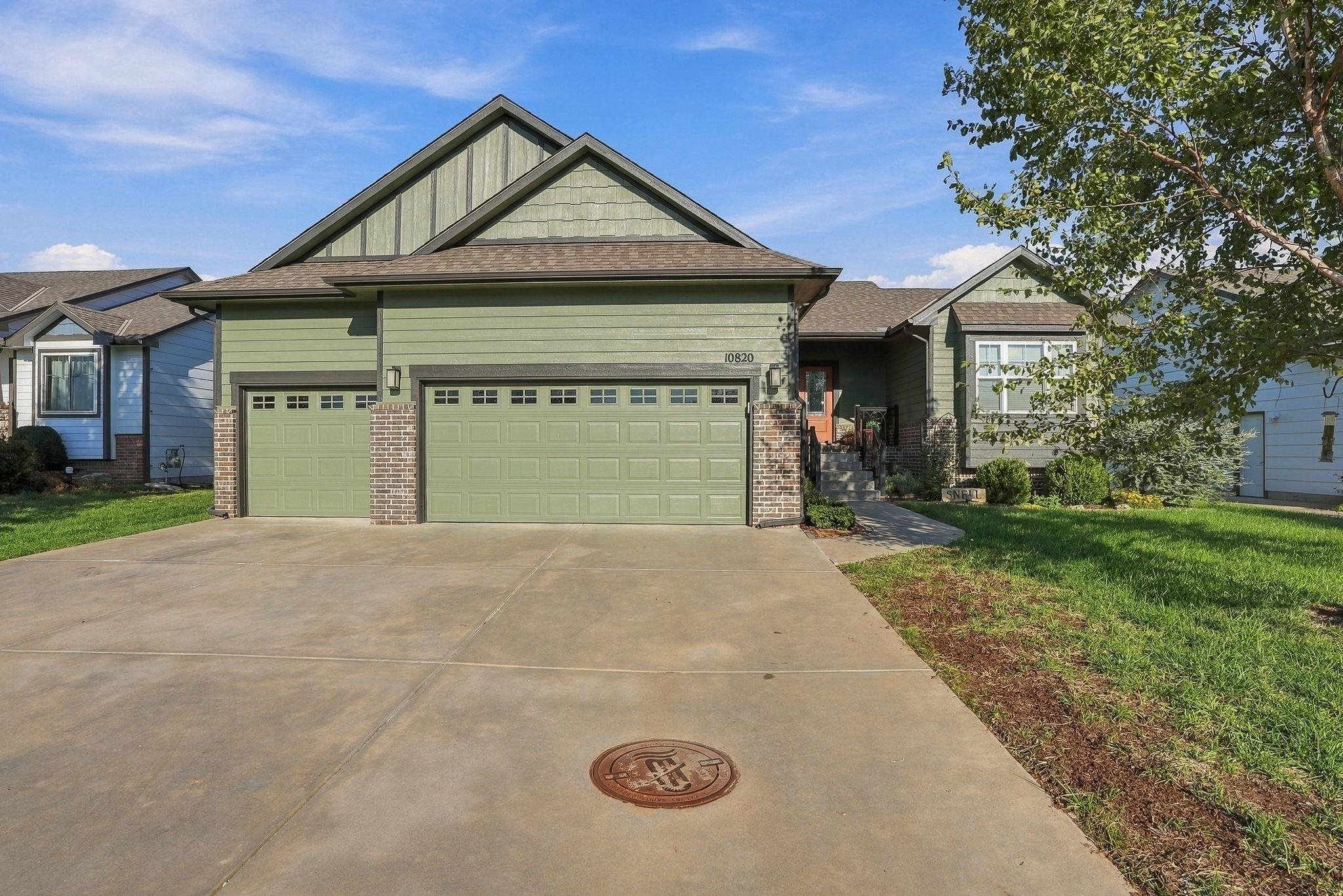10820 W Yosemite Property Photo 1