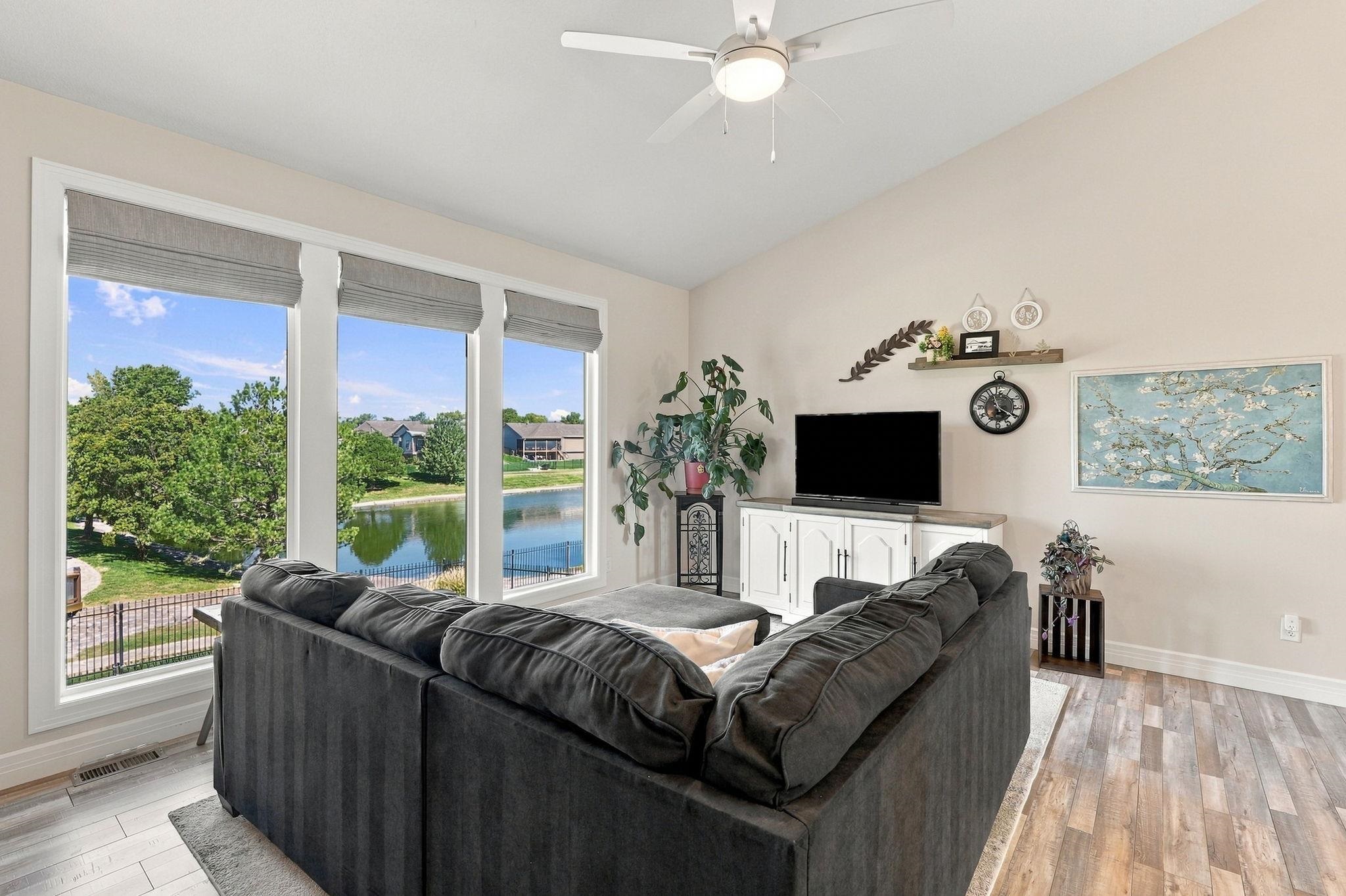 10820 W Yosemite Property Photo 6