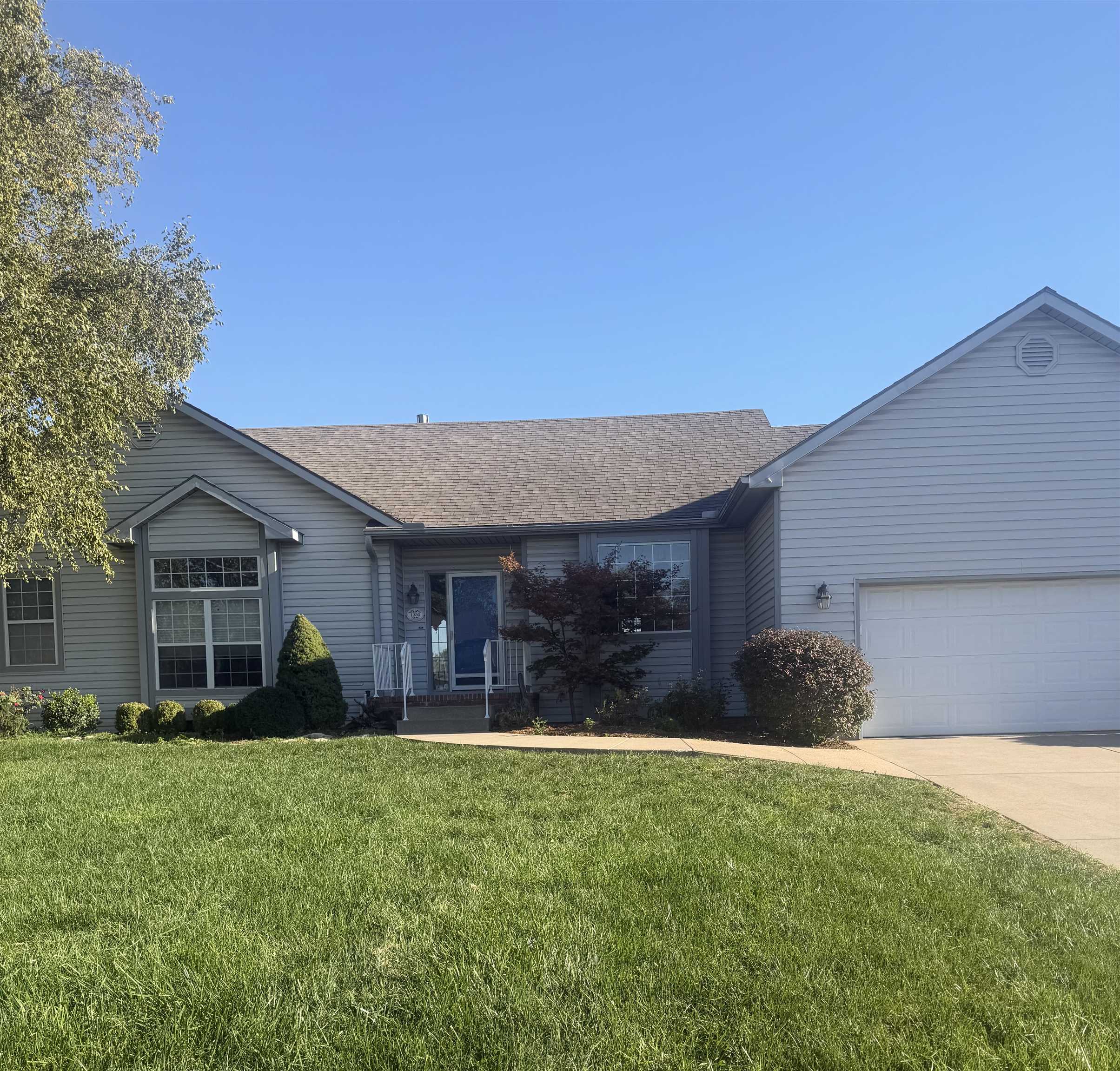 1350 E Glenview Property Photo 1