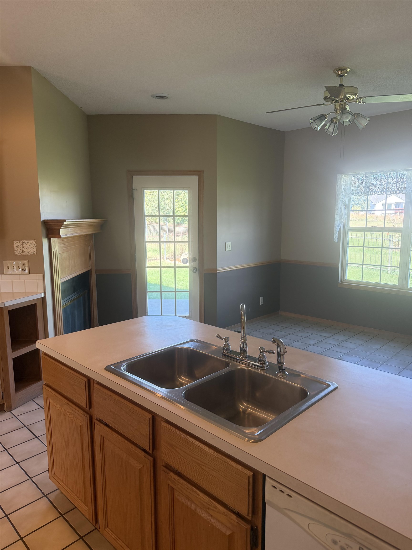 1350 E Glenview Property Photo 5