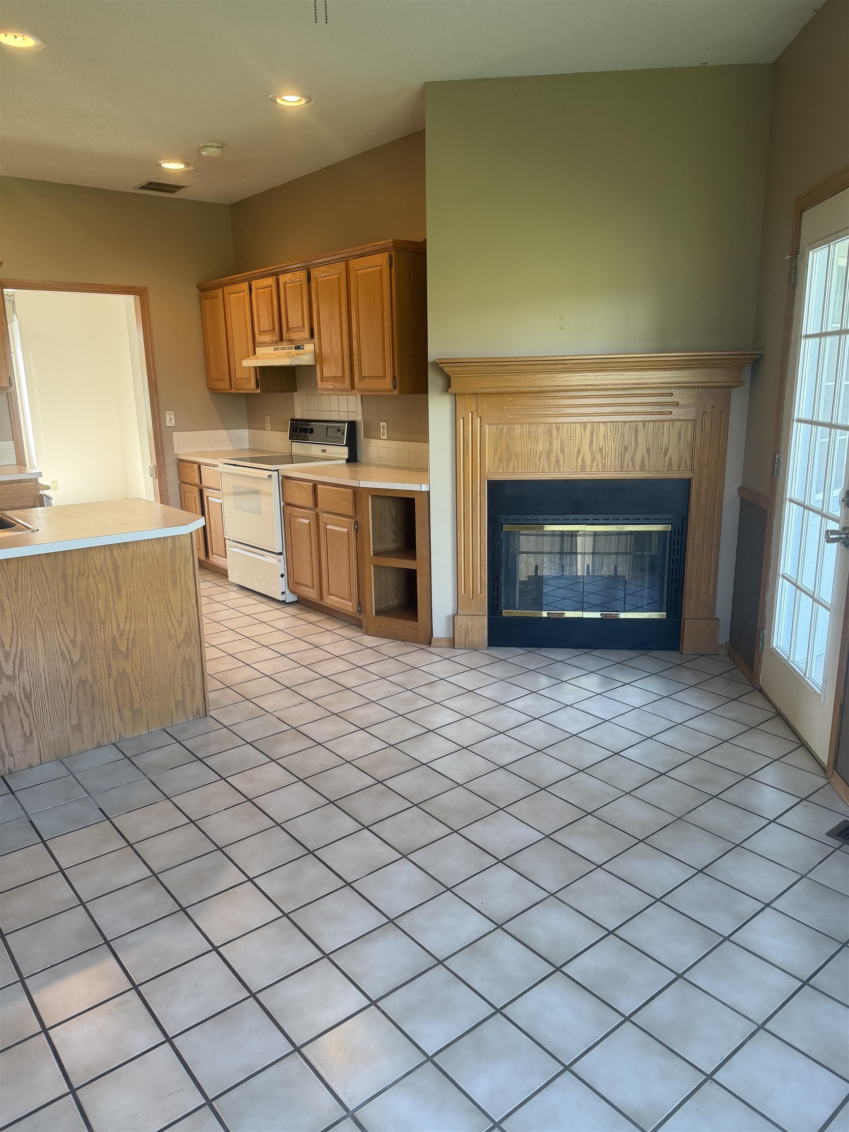 1350 E Glenview Property Photo 6