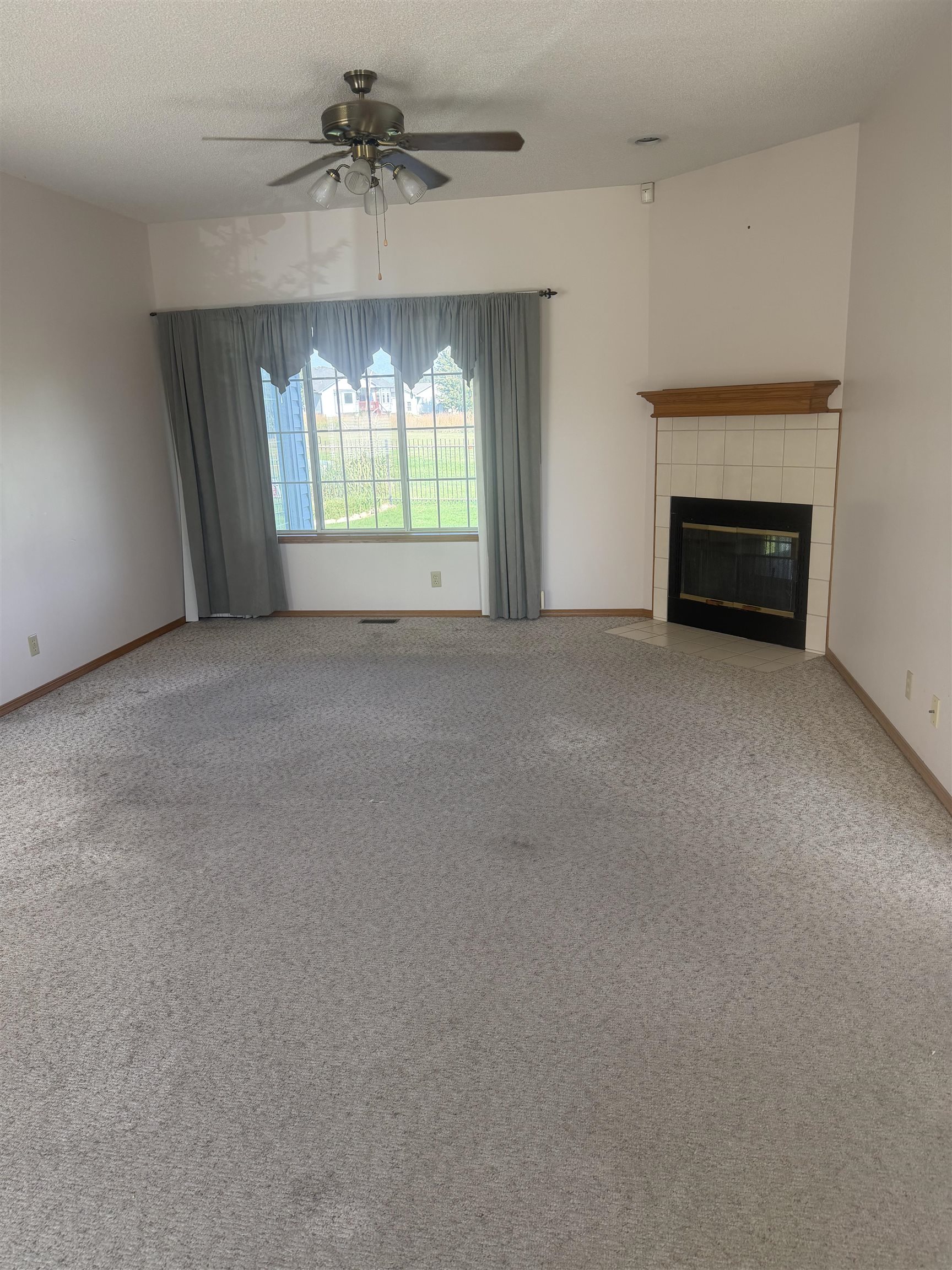 1350 E Glenview Property Photo 8
