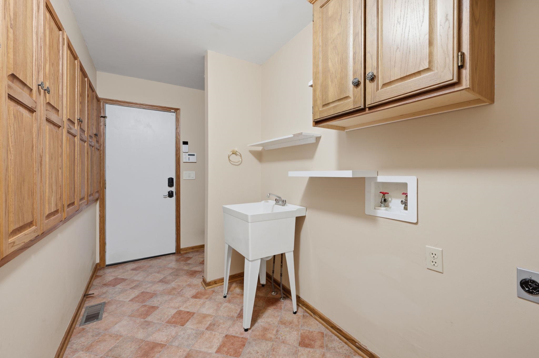 805 E Rushwood Property Photo 17