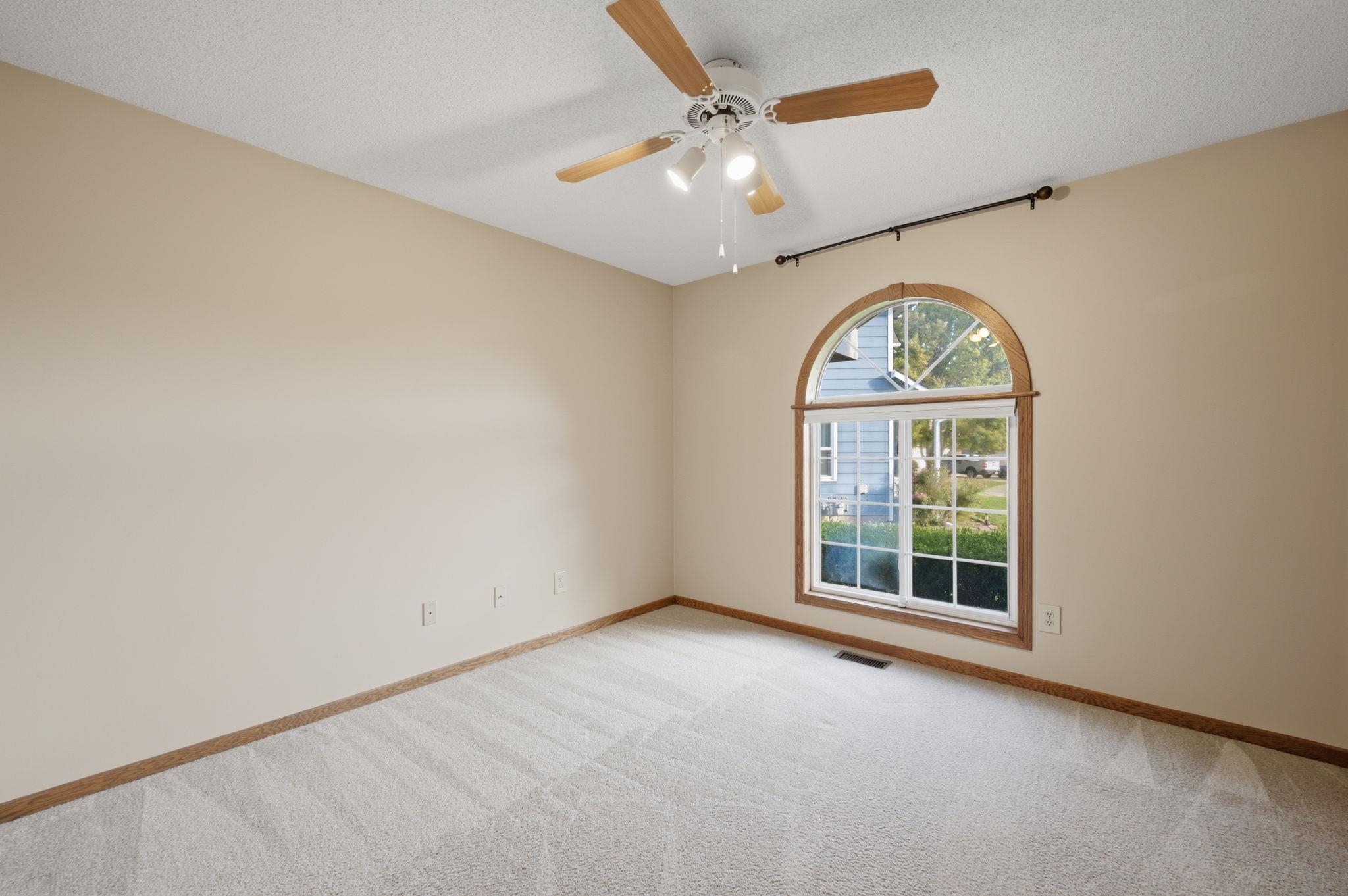 805 E Rushwood Property Photo 25