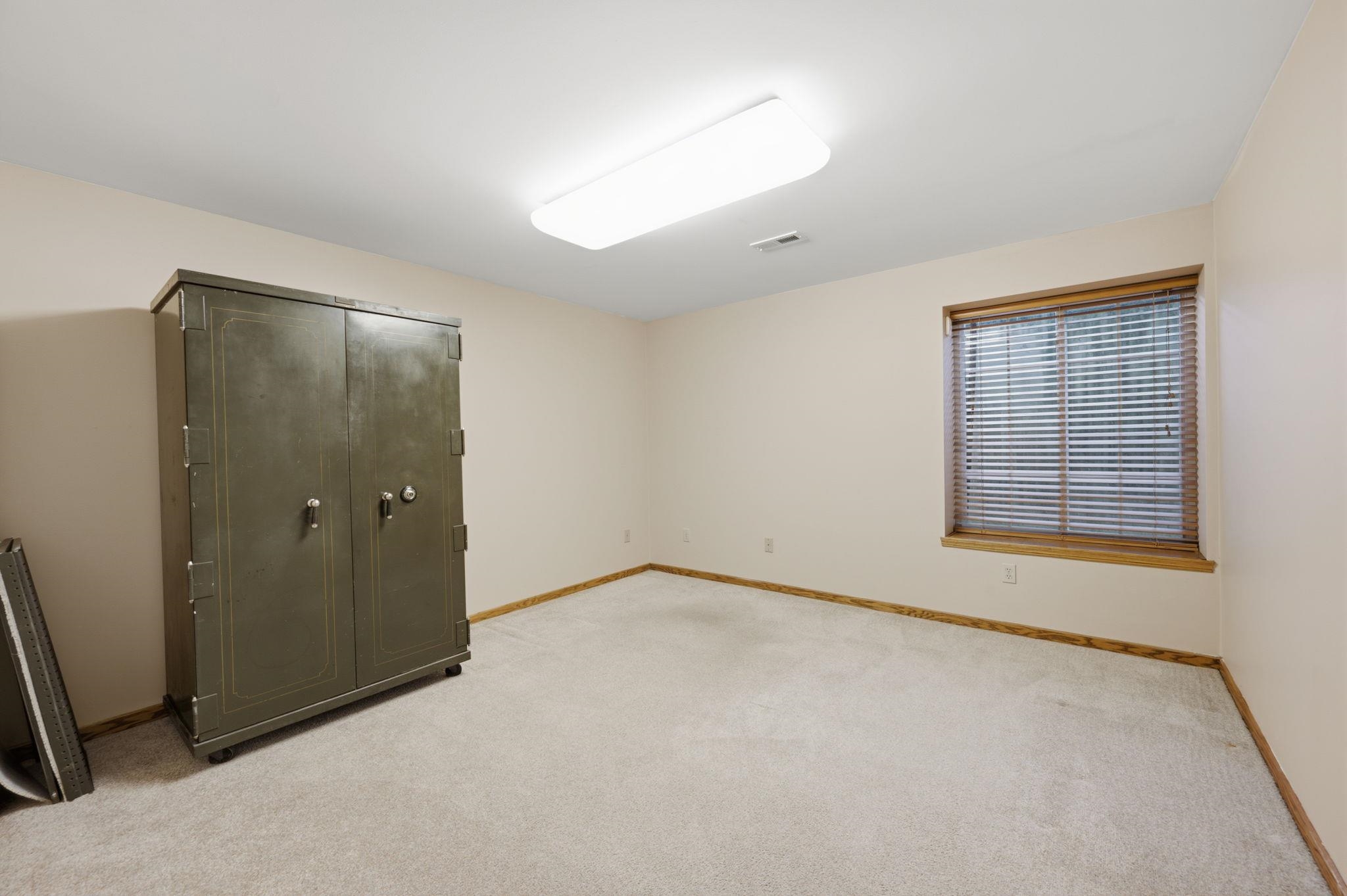 805 E Rushwood Property Photo 30