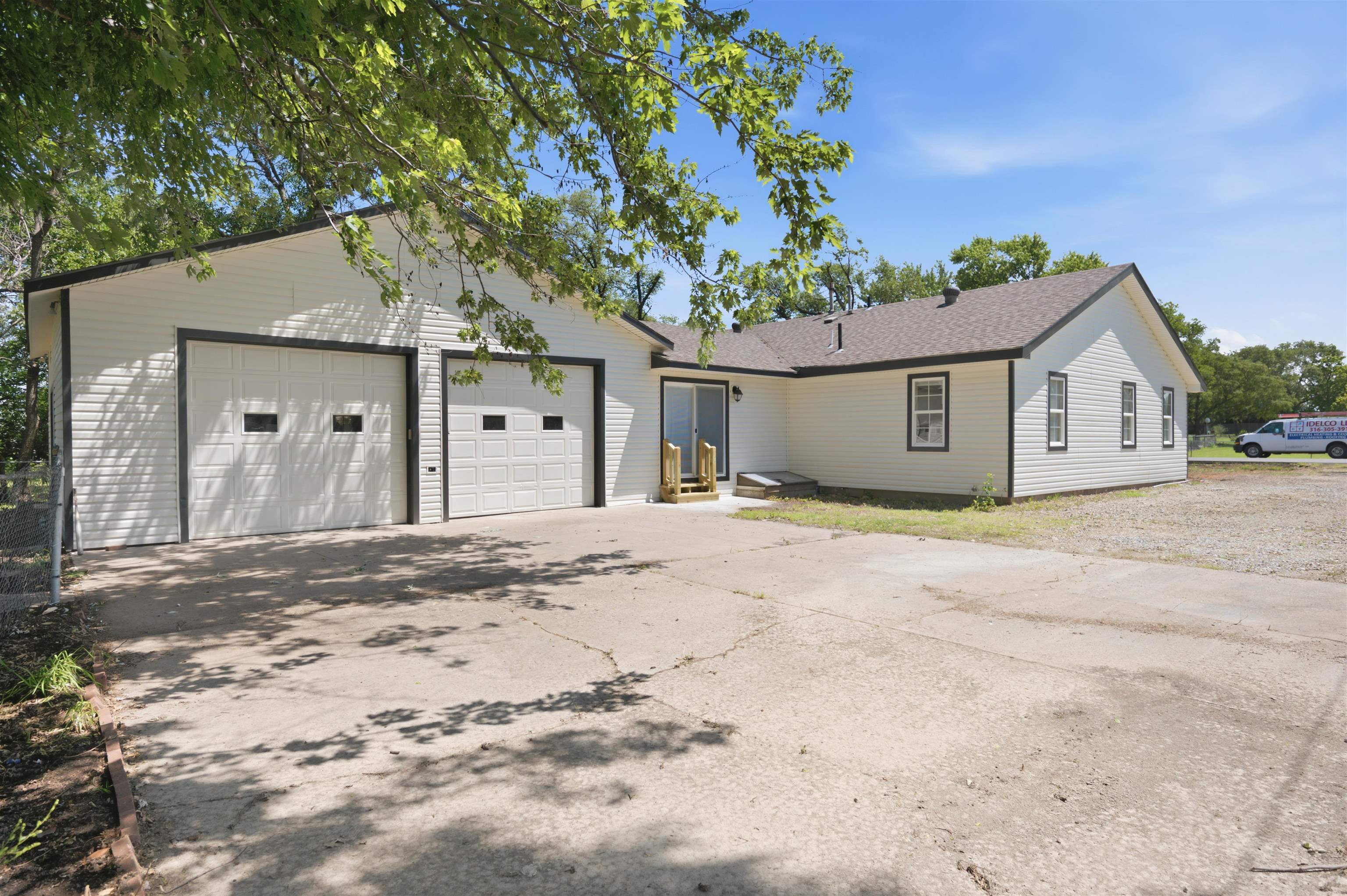 2343 S Crest St Property Photo 1