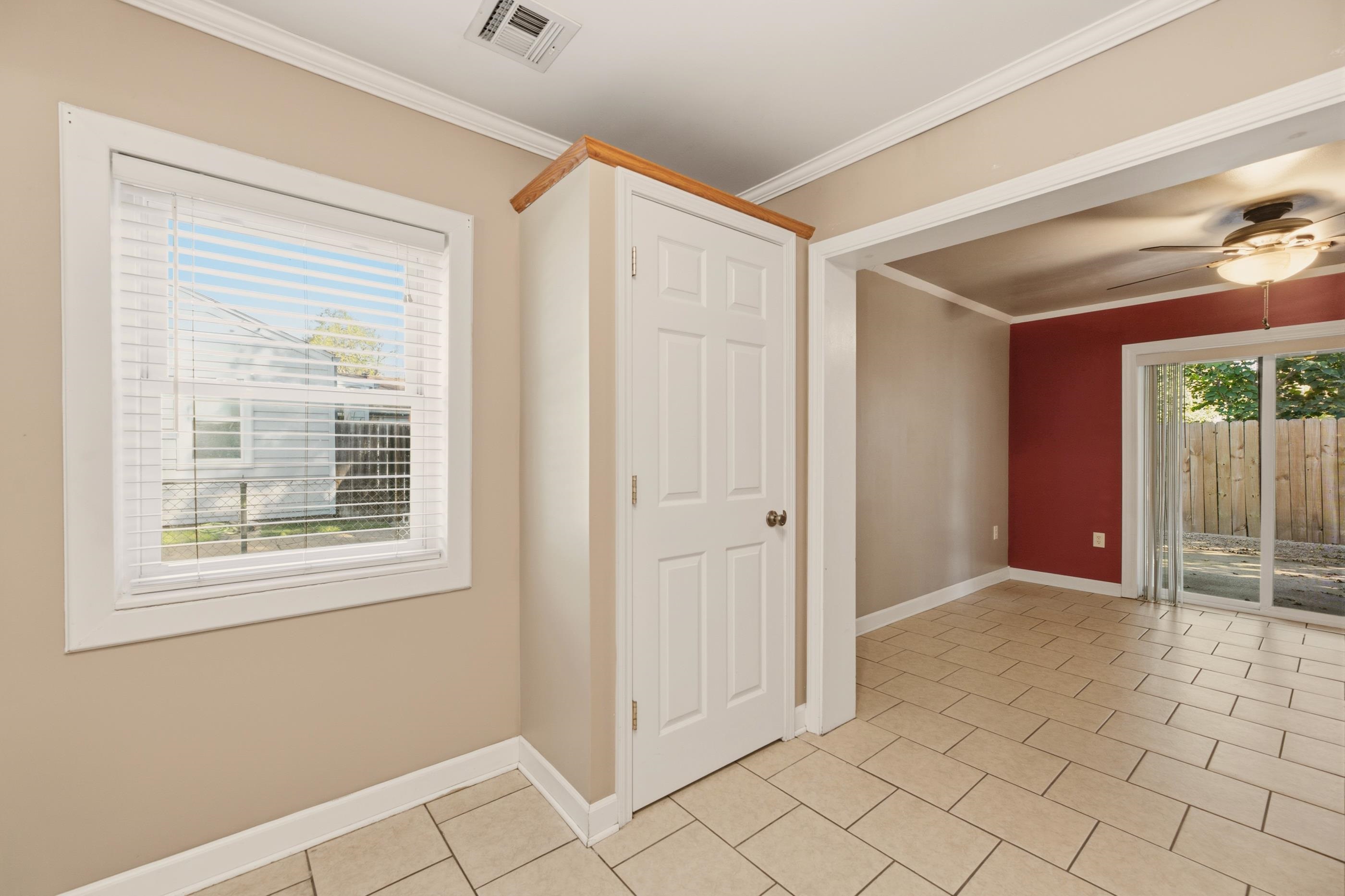 306 N Washington St Property Photo 16