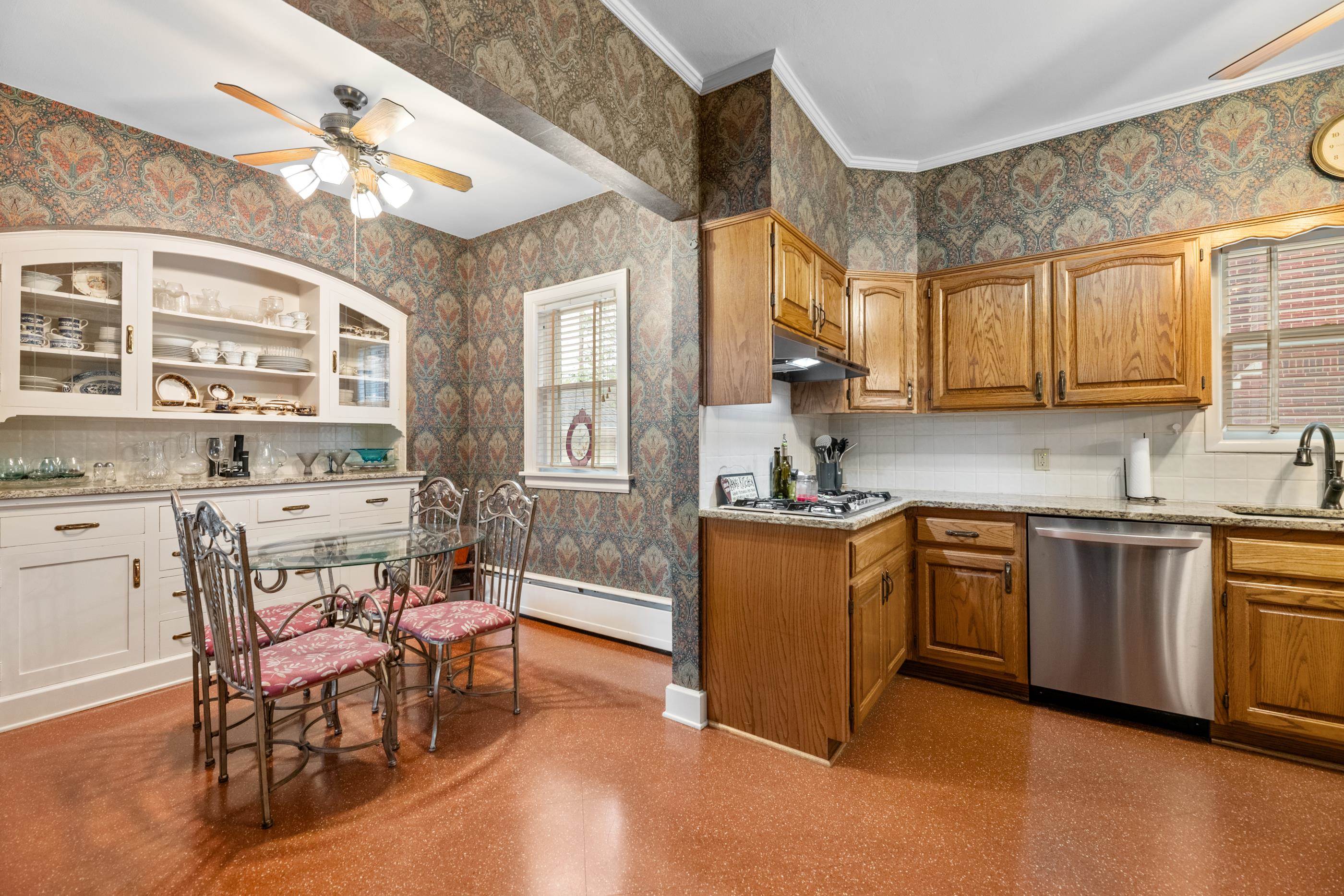 211 N Pershing Ave Property Photo 16