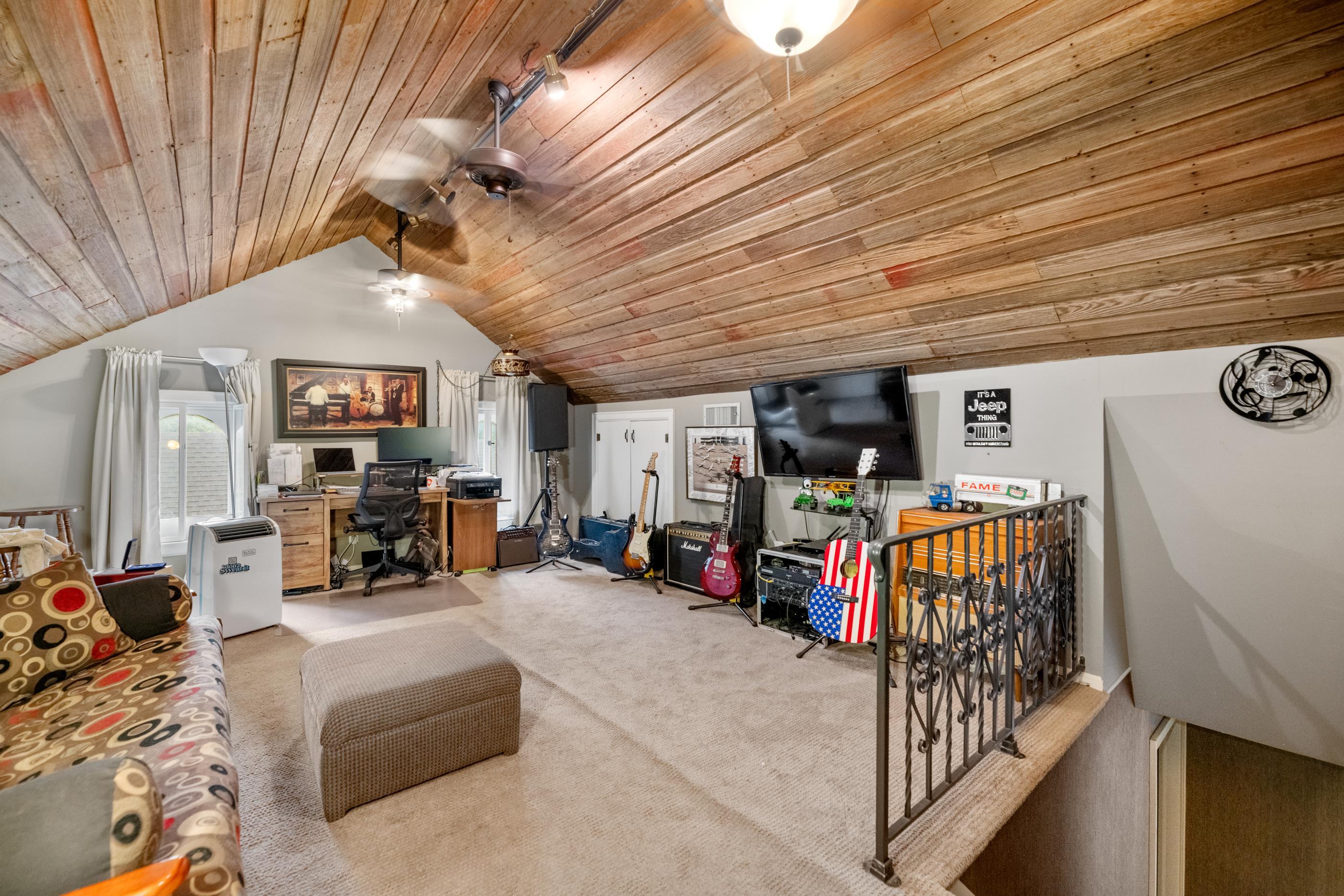 211 N Pershing Ave Property Photo 29