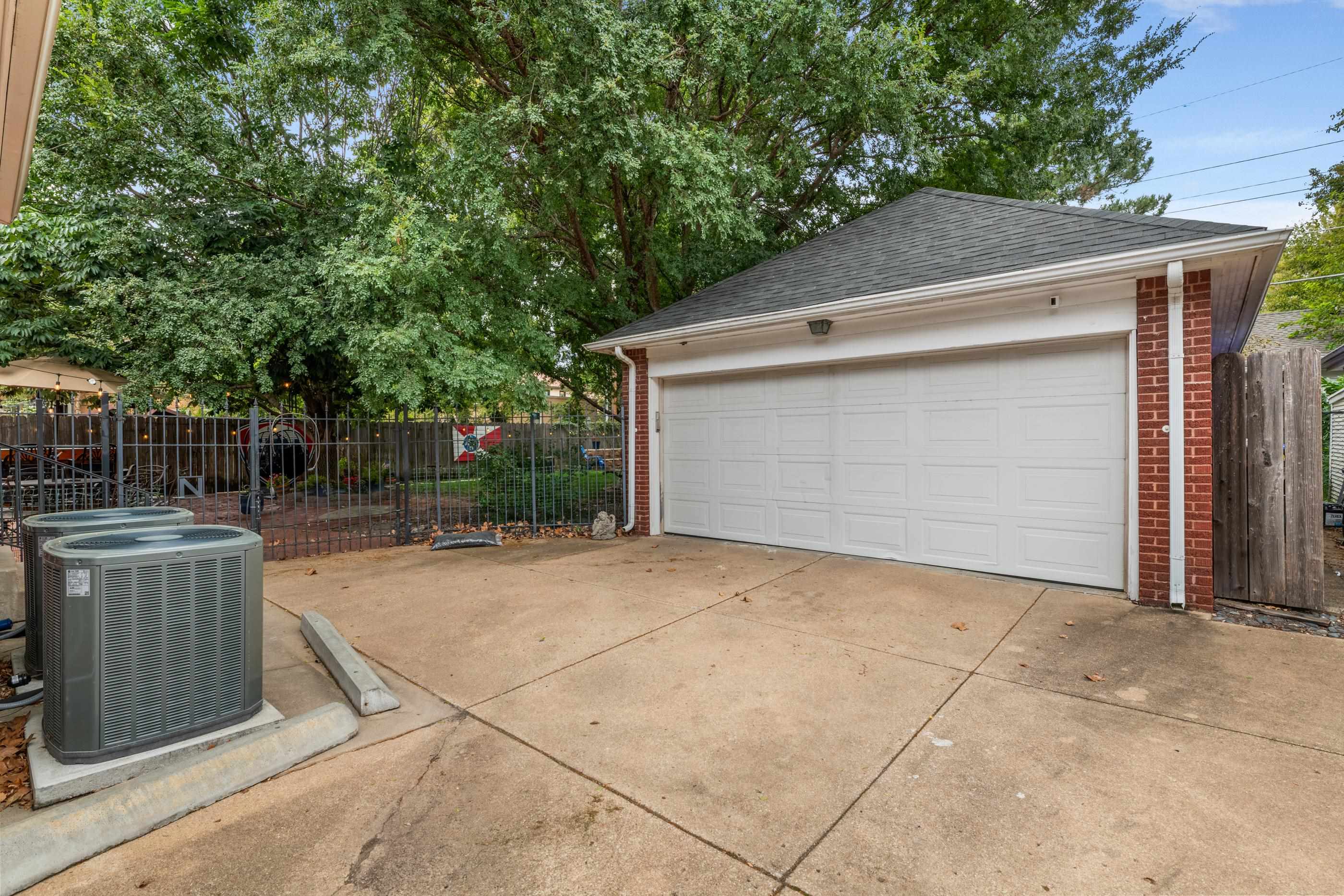 211 N Pershing Ave Property Photo 35