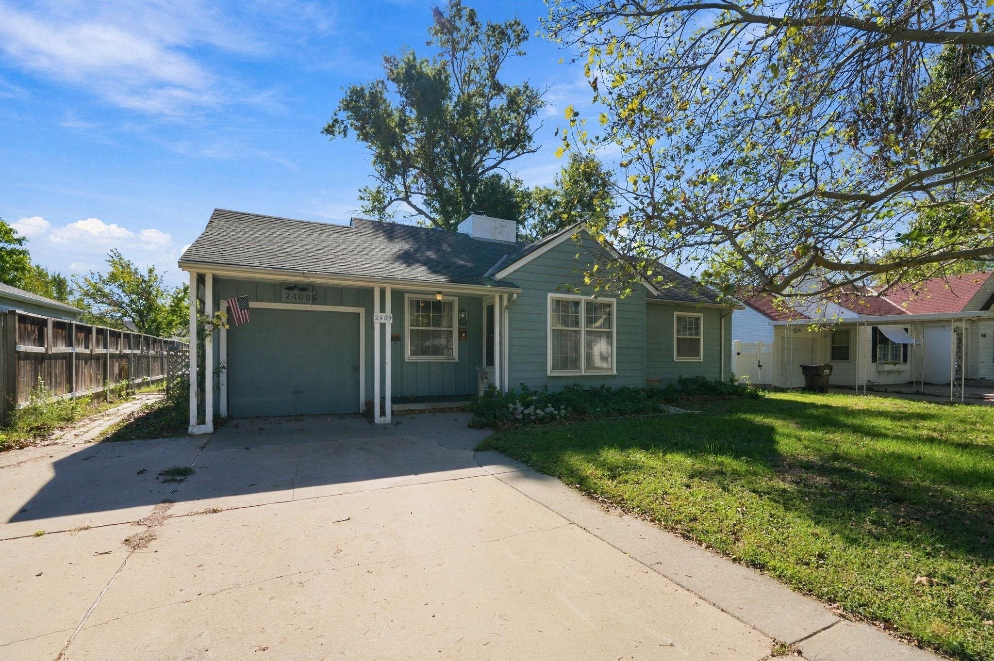 2409 E Mesita Property Photo 4