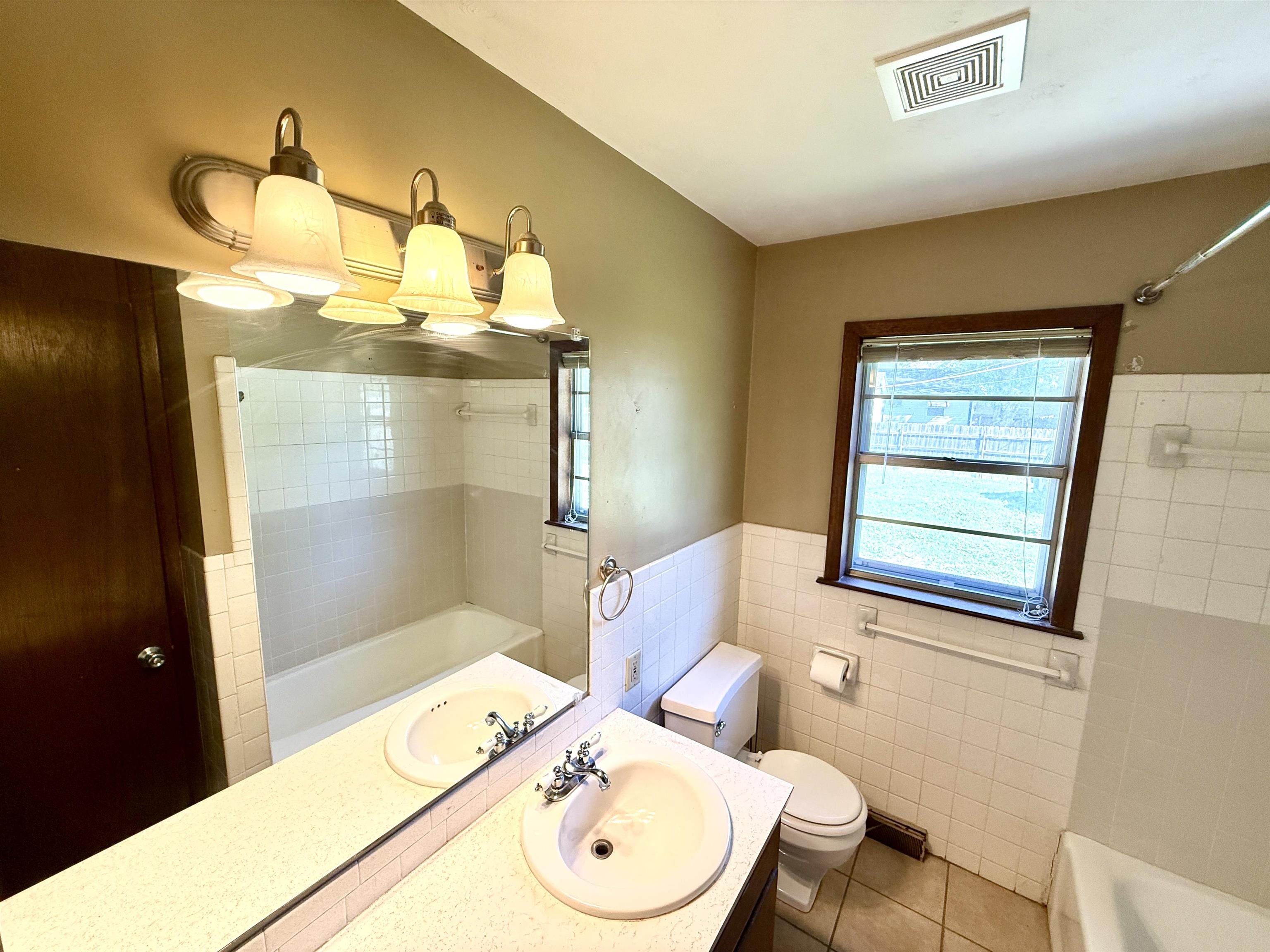 2760 S Bennett Property Photo 9