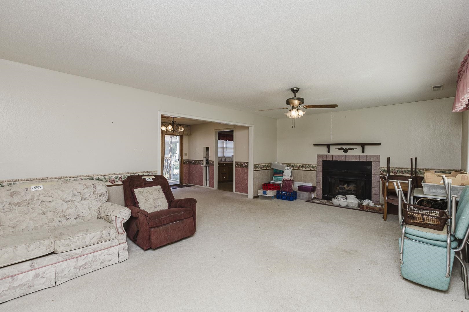 2223 S Clay Ln Property Photo 4