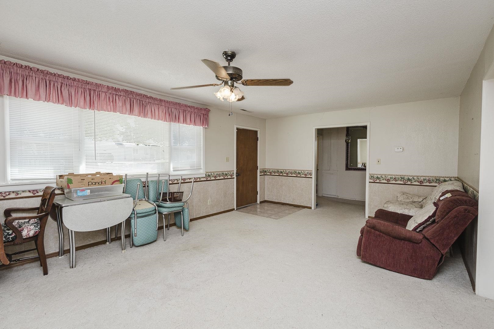 2223 S Clay Ln Property Photo 5