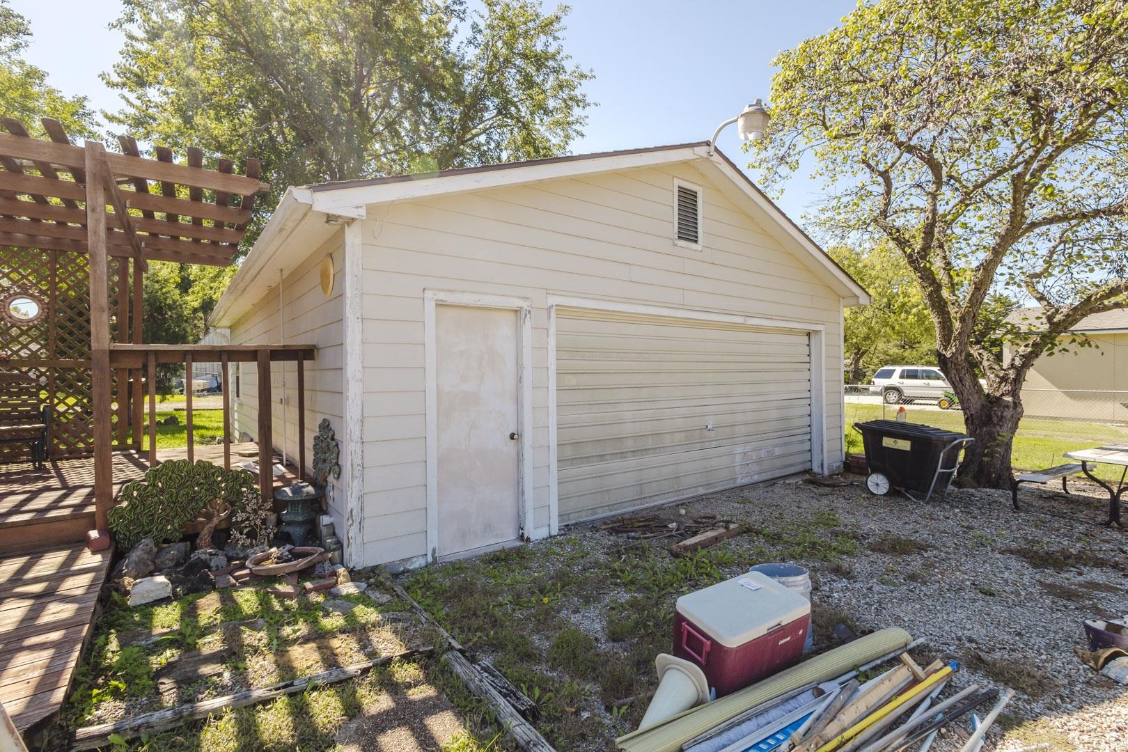2223 S Clay Ln Property Photo 30