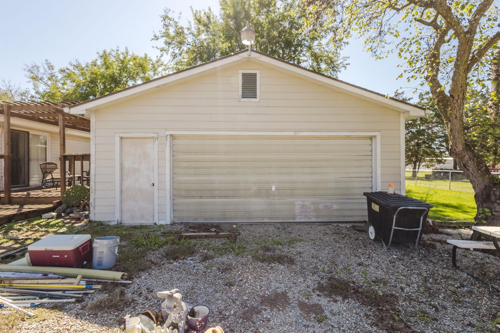 2223 S Clay Ln Property Photo 31