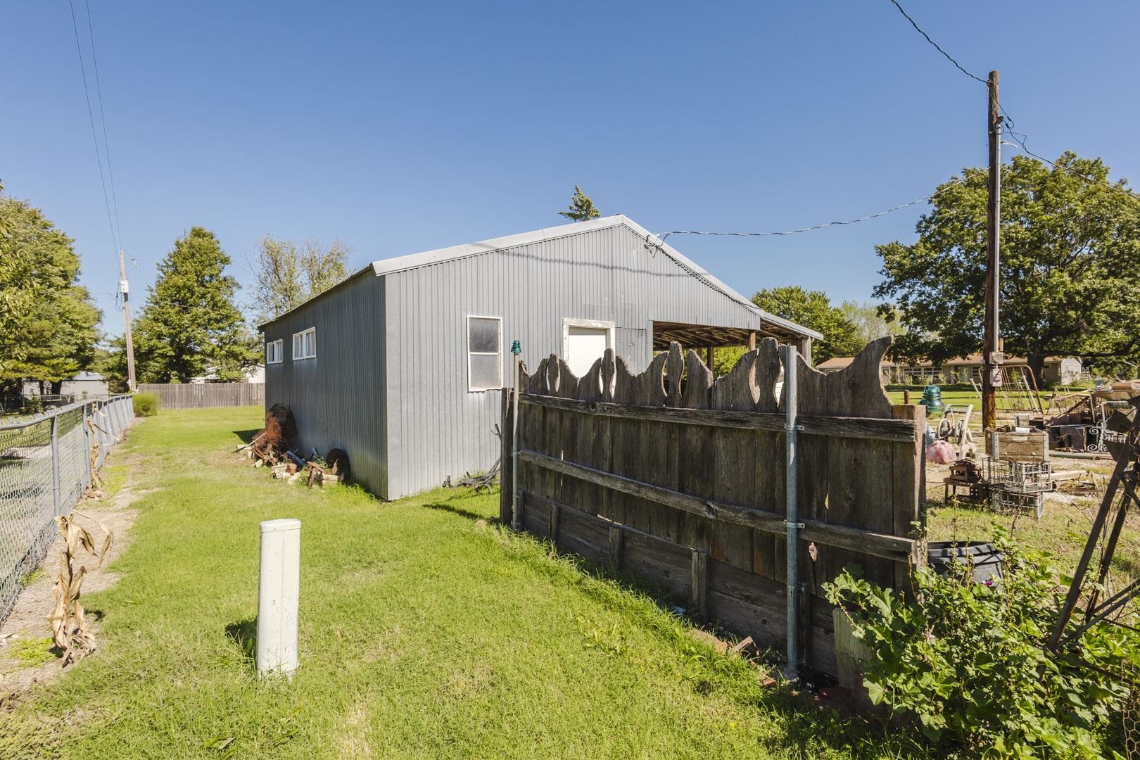 2223 S Clay Ln Property Photo 35