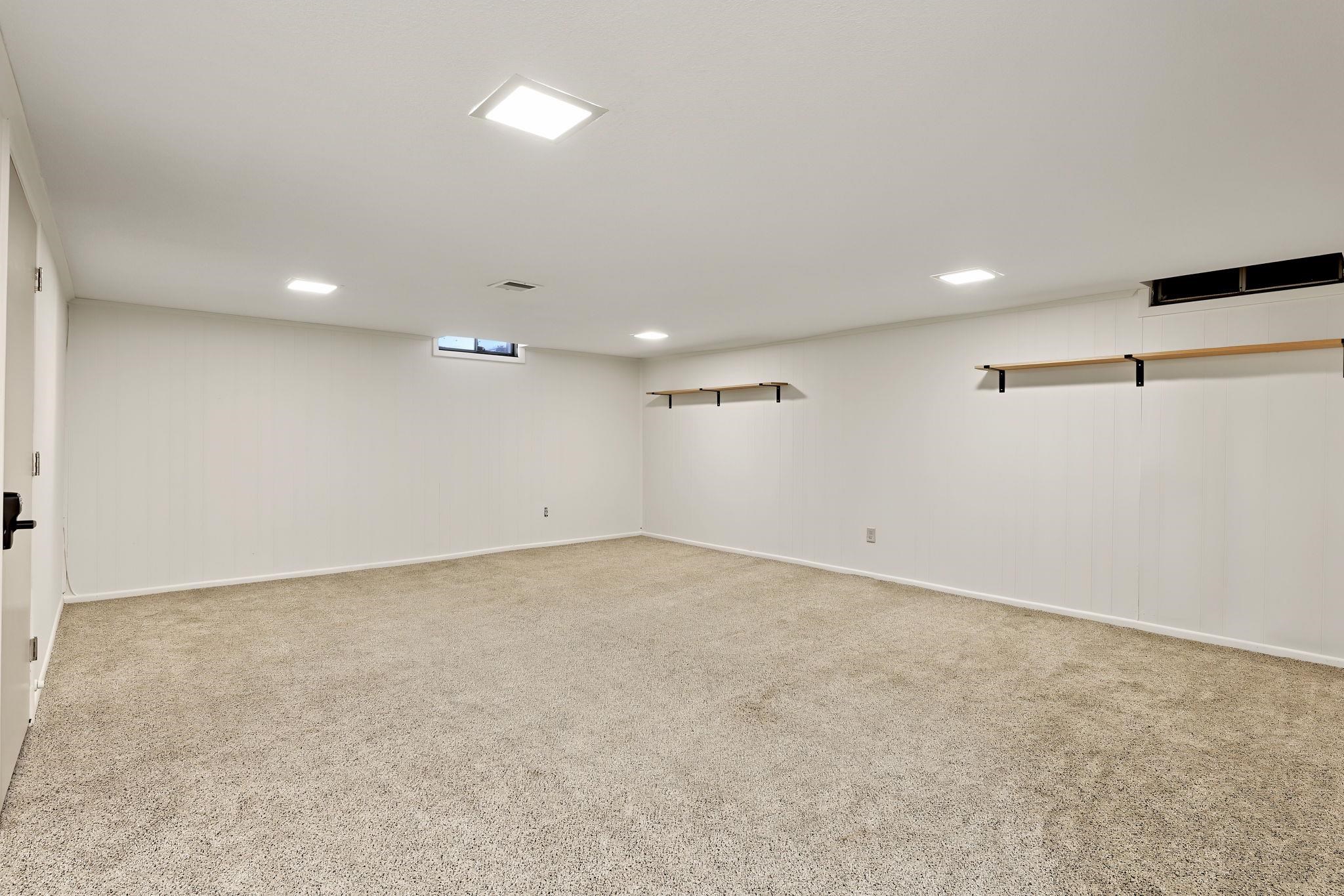 660 N Armour St Property Photo 23