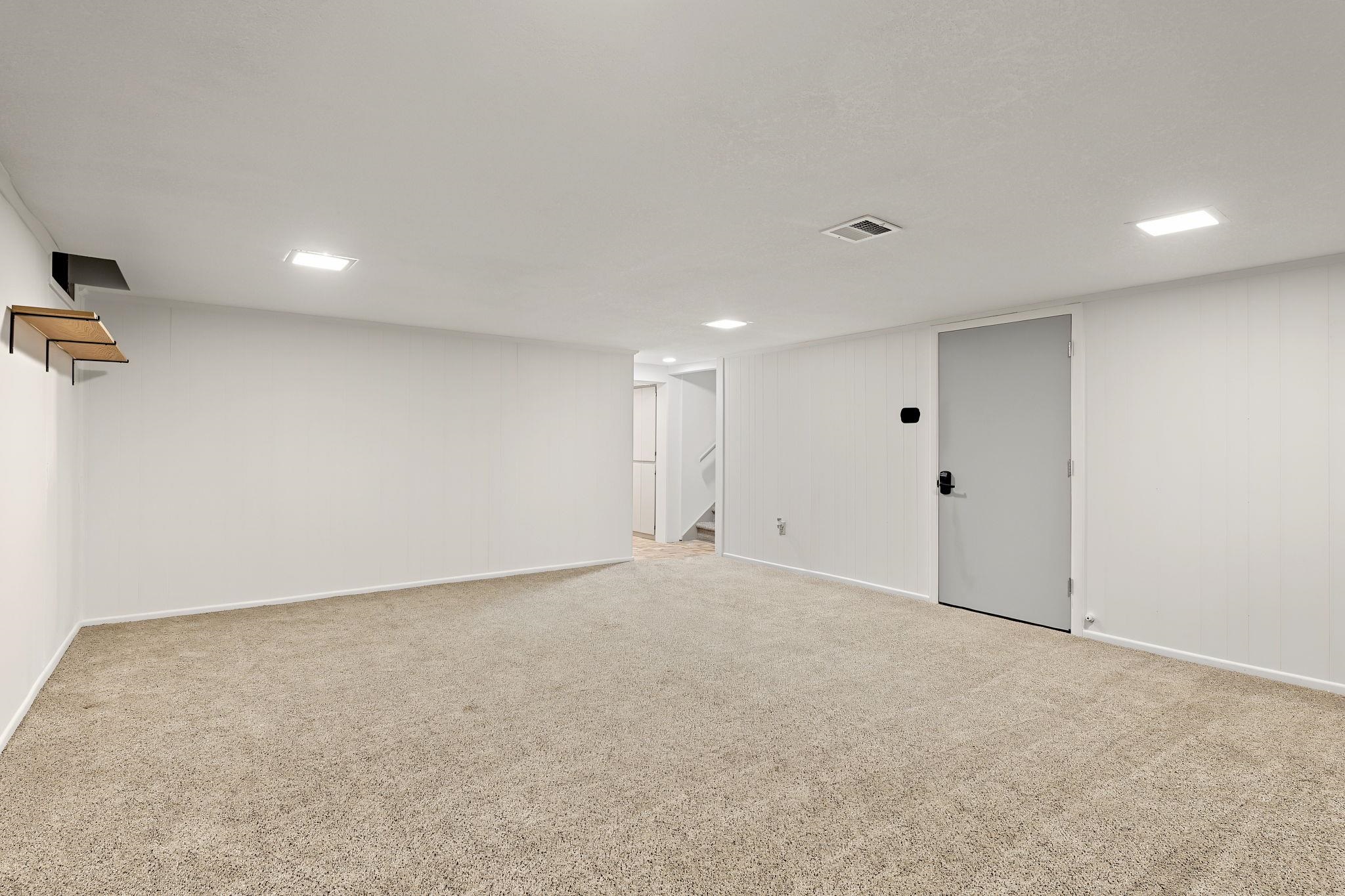 660 N Armour St Property Photo 24