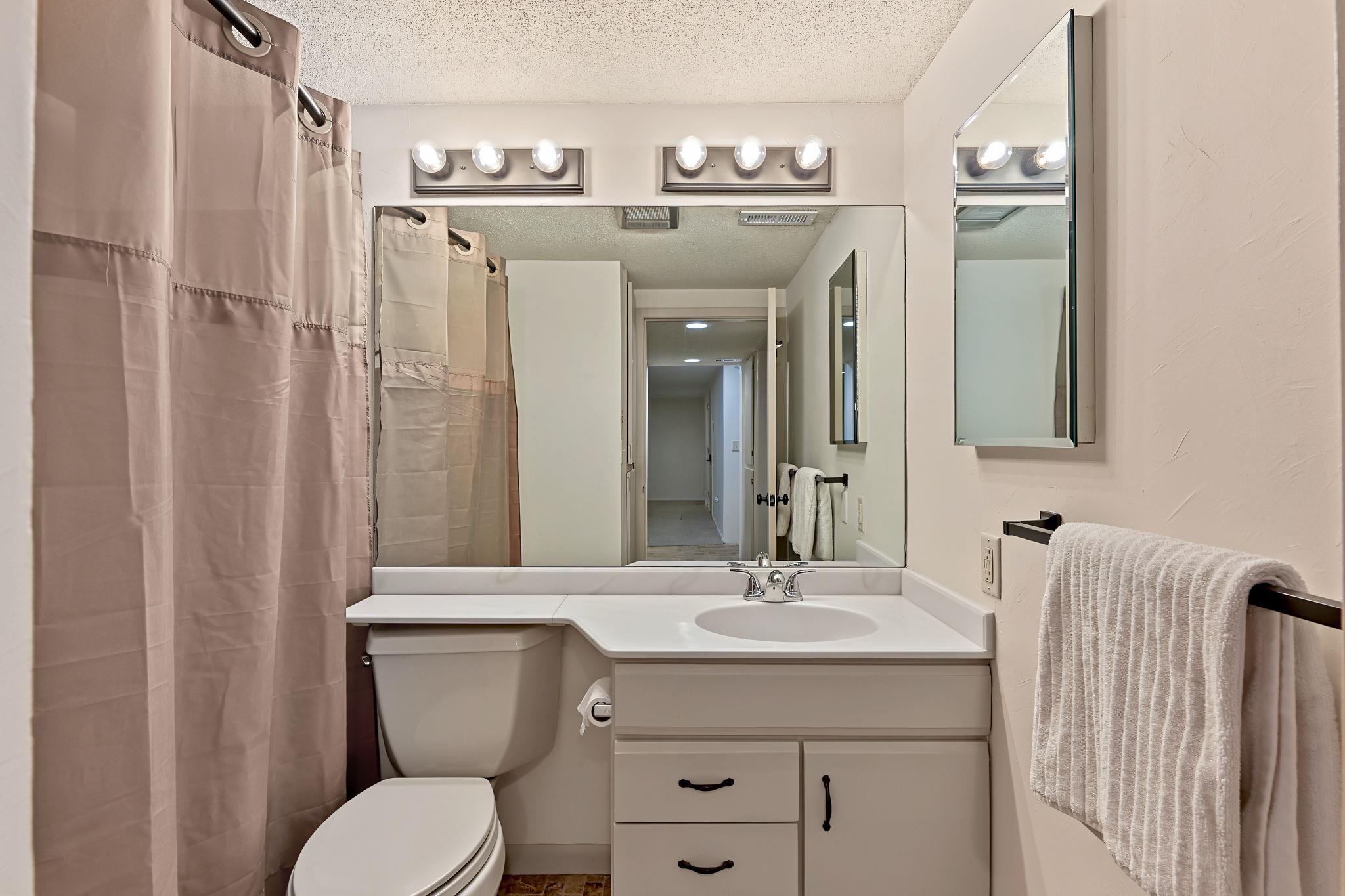 660 N Armour St Property Photo 26