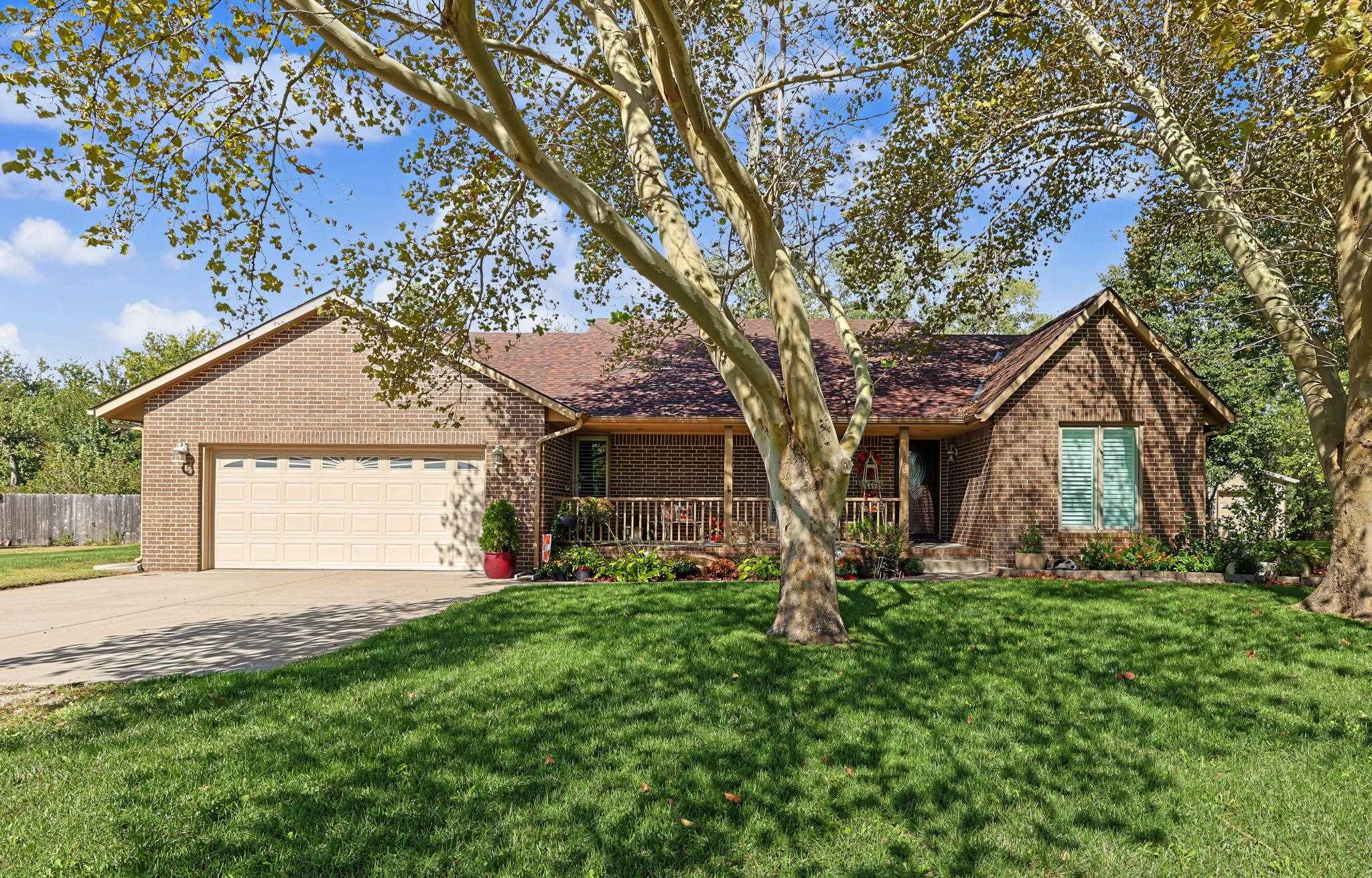 1516 E Rose Lane Property Photo 1