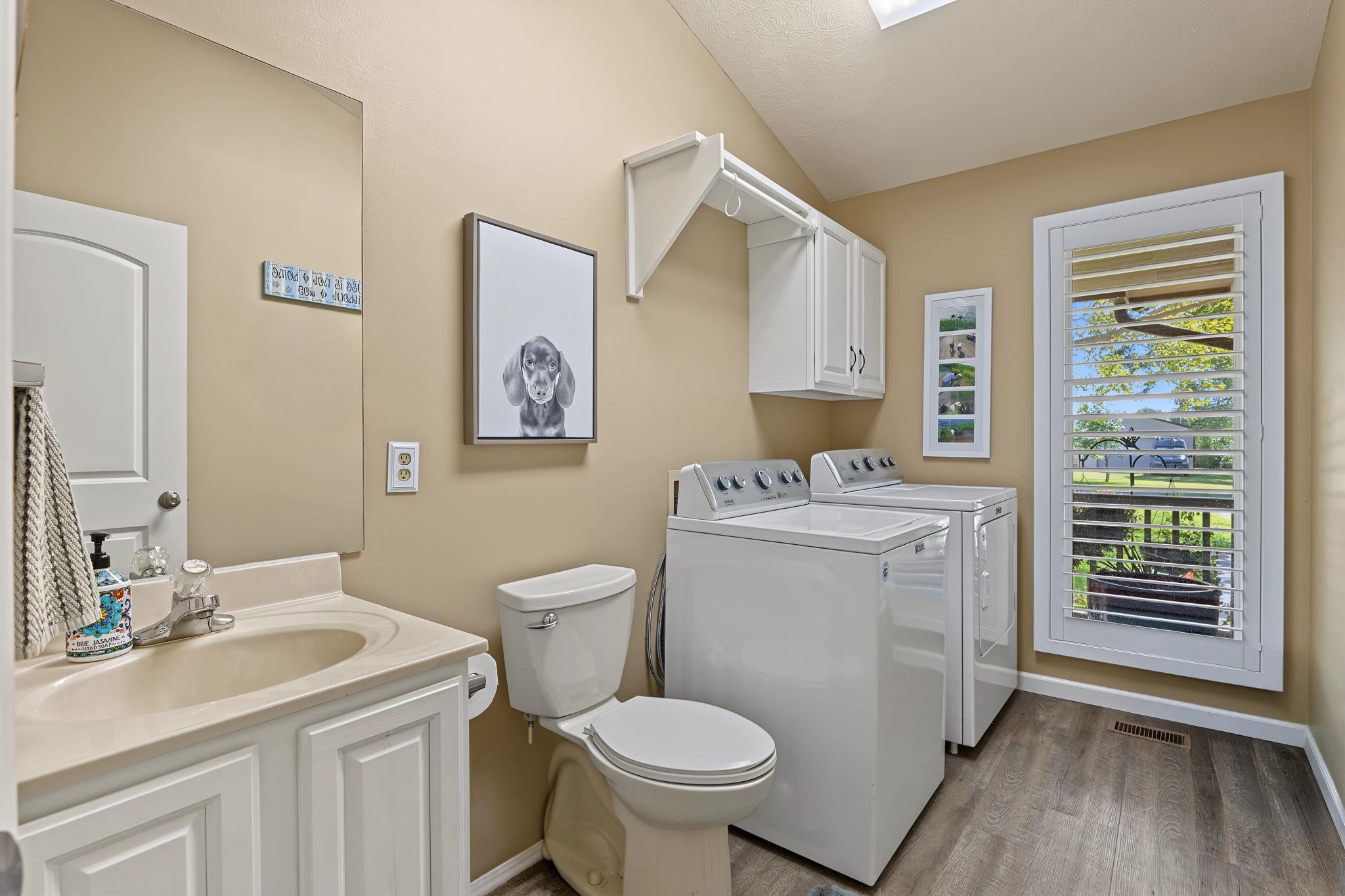 1516 E Rose Lane Property Photo 8