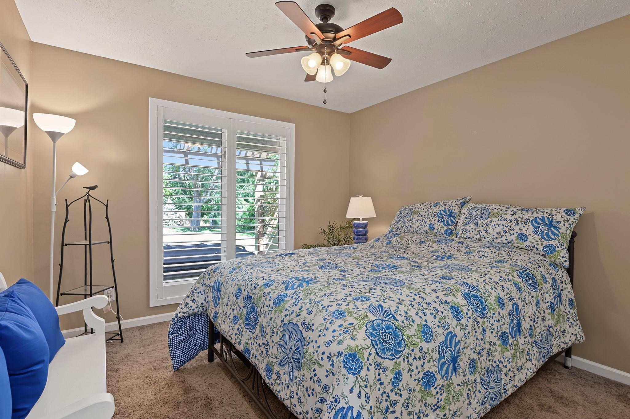1516 E Rose Lane Property Photo 11