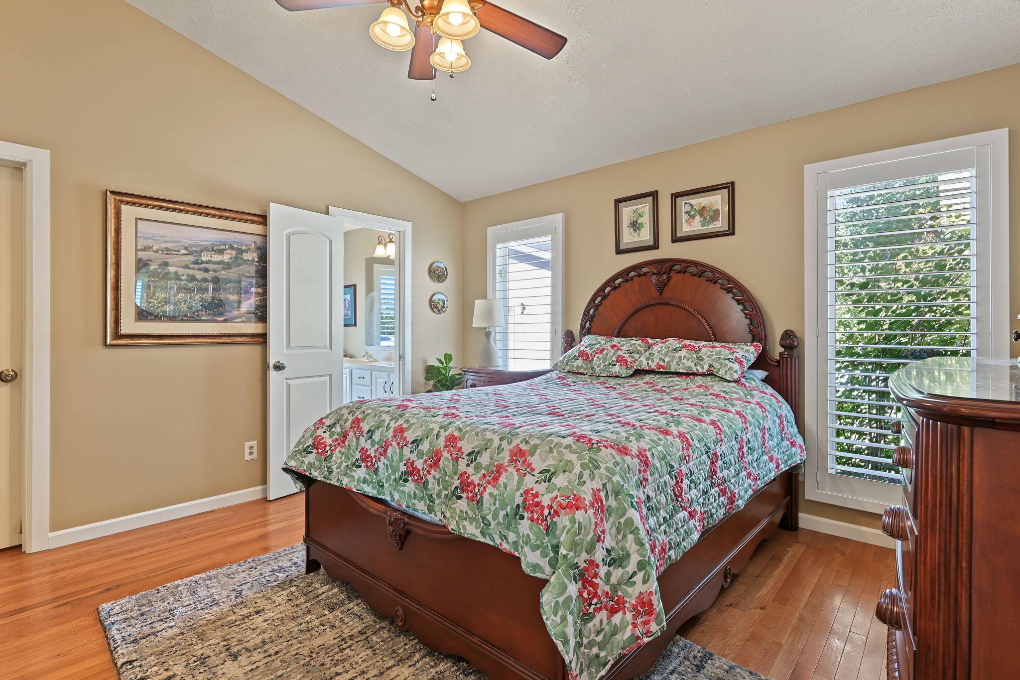 1516 E Rose Lane Property Photo 12