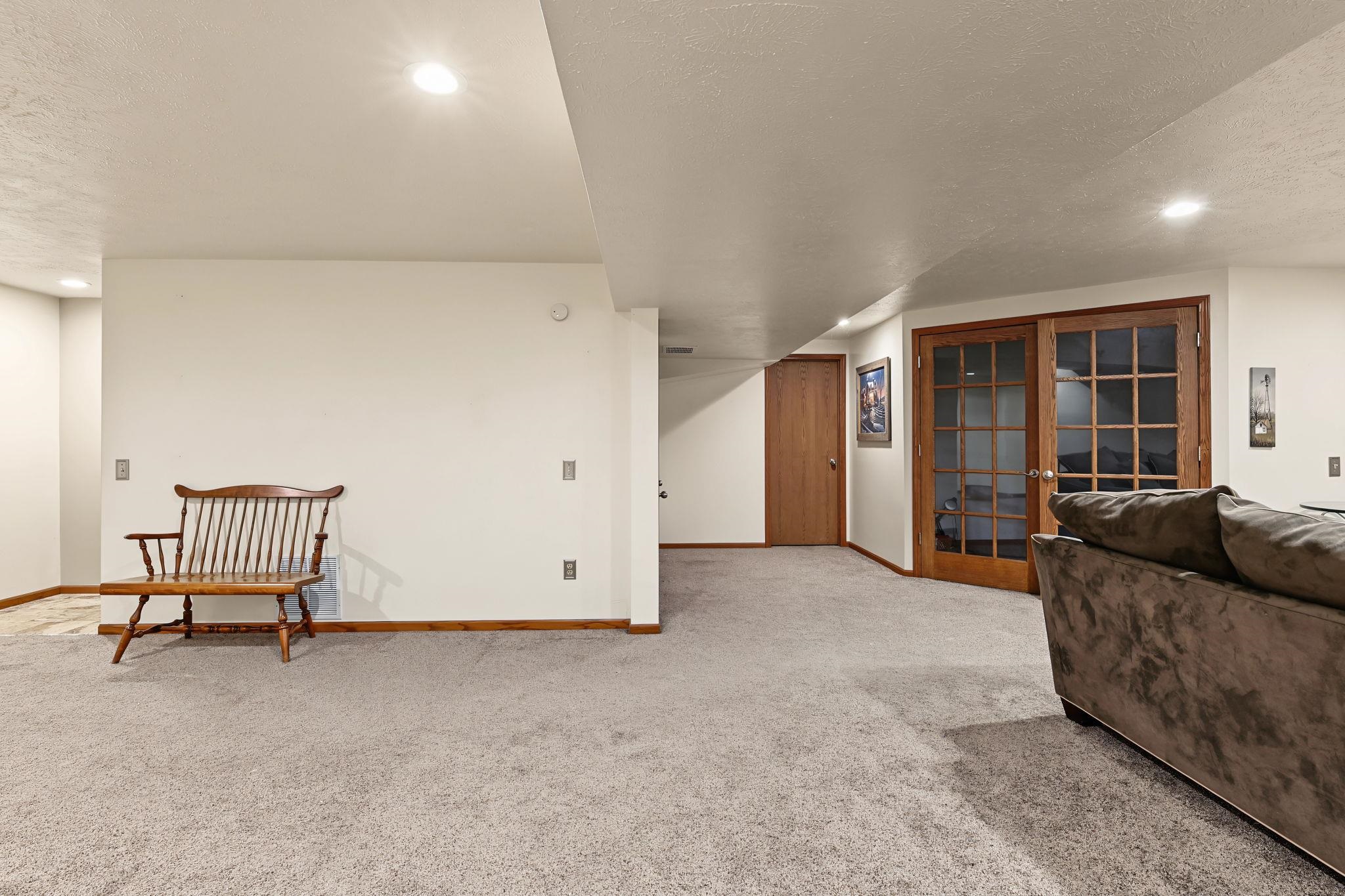 1516 E Rose Lane Property Photo 14