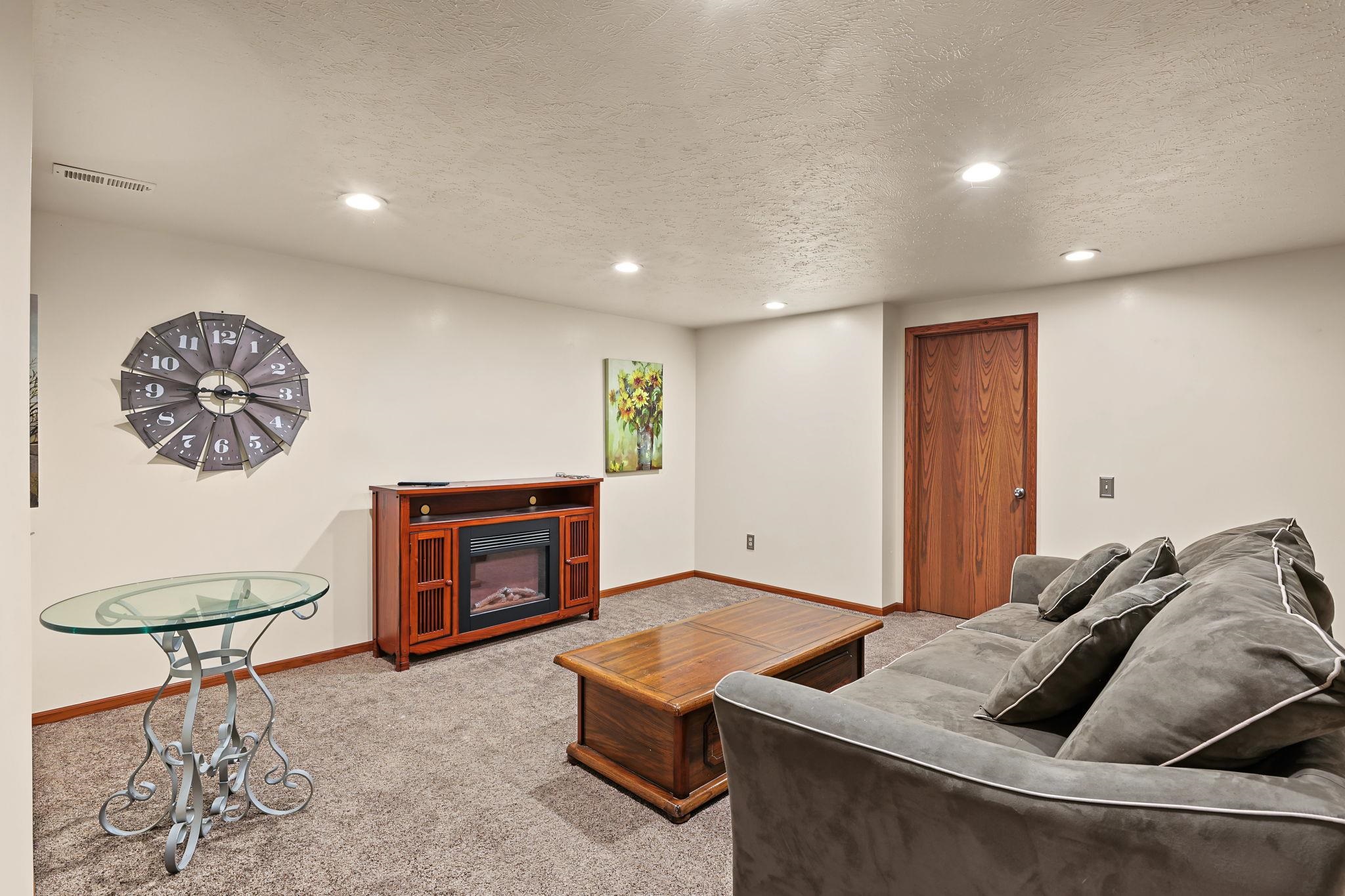 1516 E Rose Lane Property Photo 15
