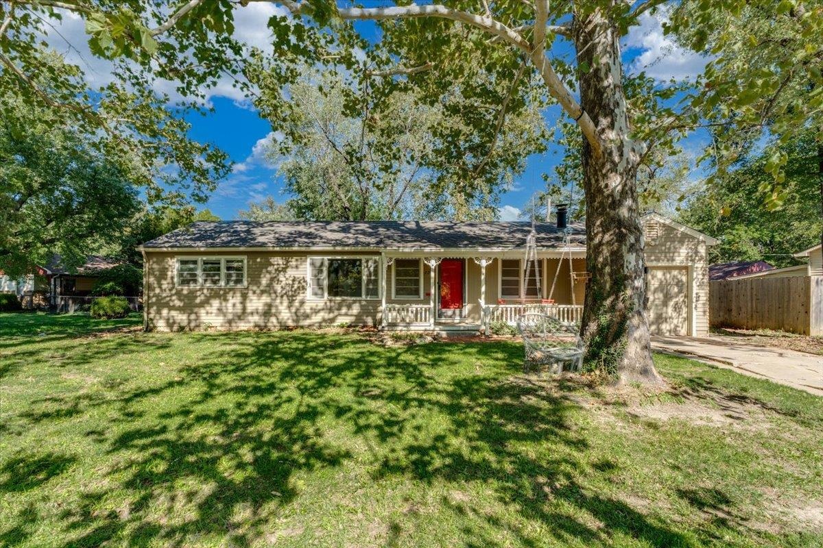 2258 S Old Manor Property Photo 1