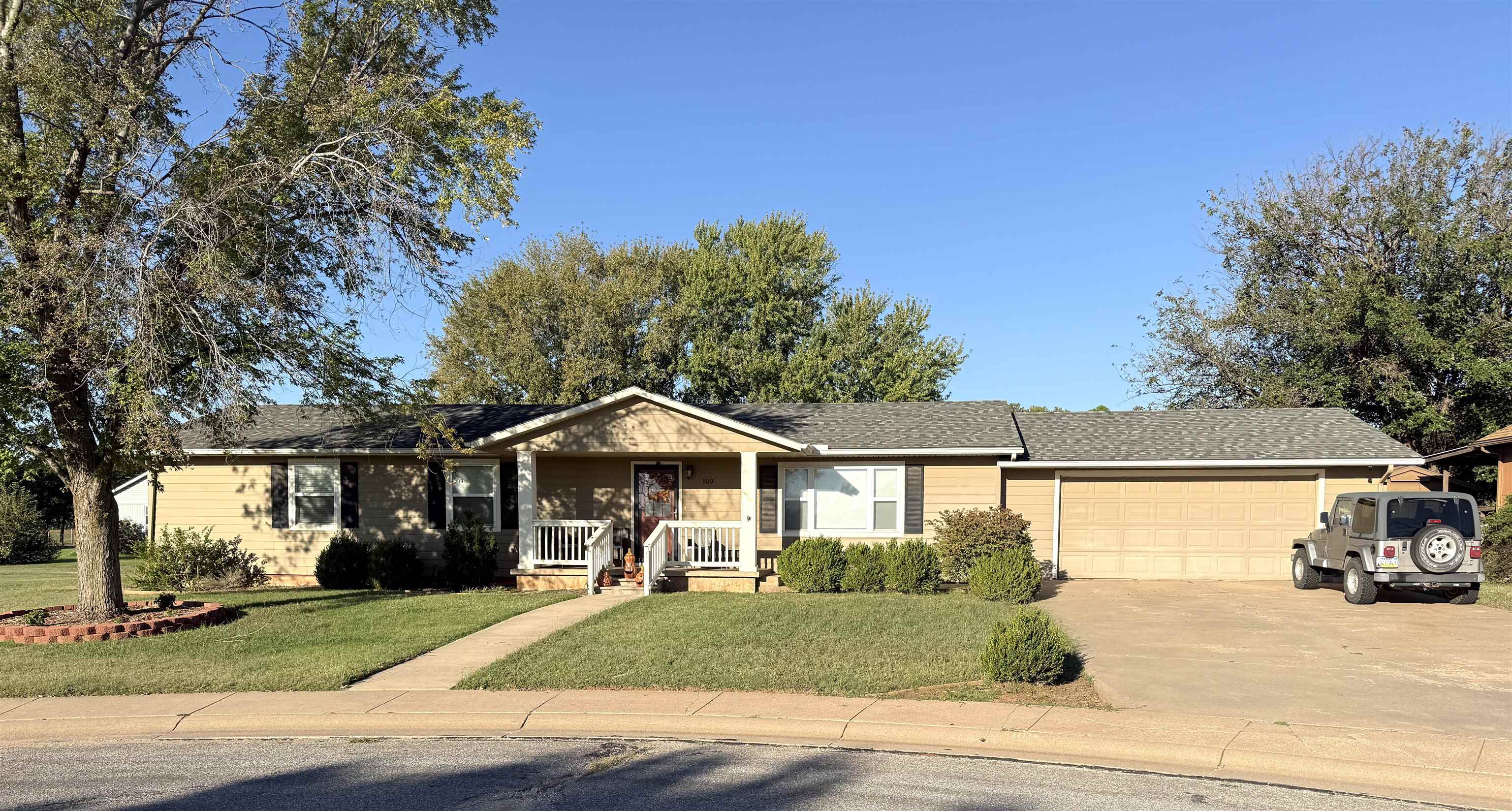 109 N Lisa Circle Property Photo 2