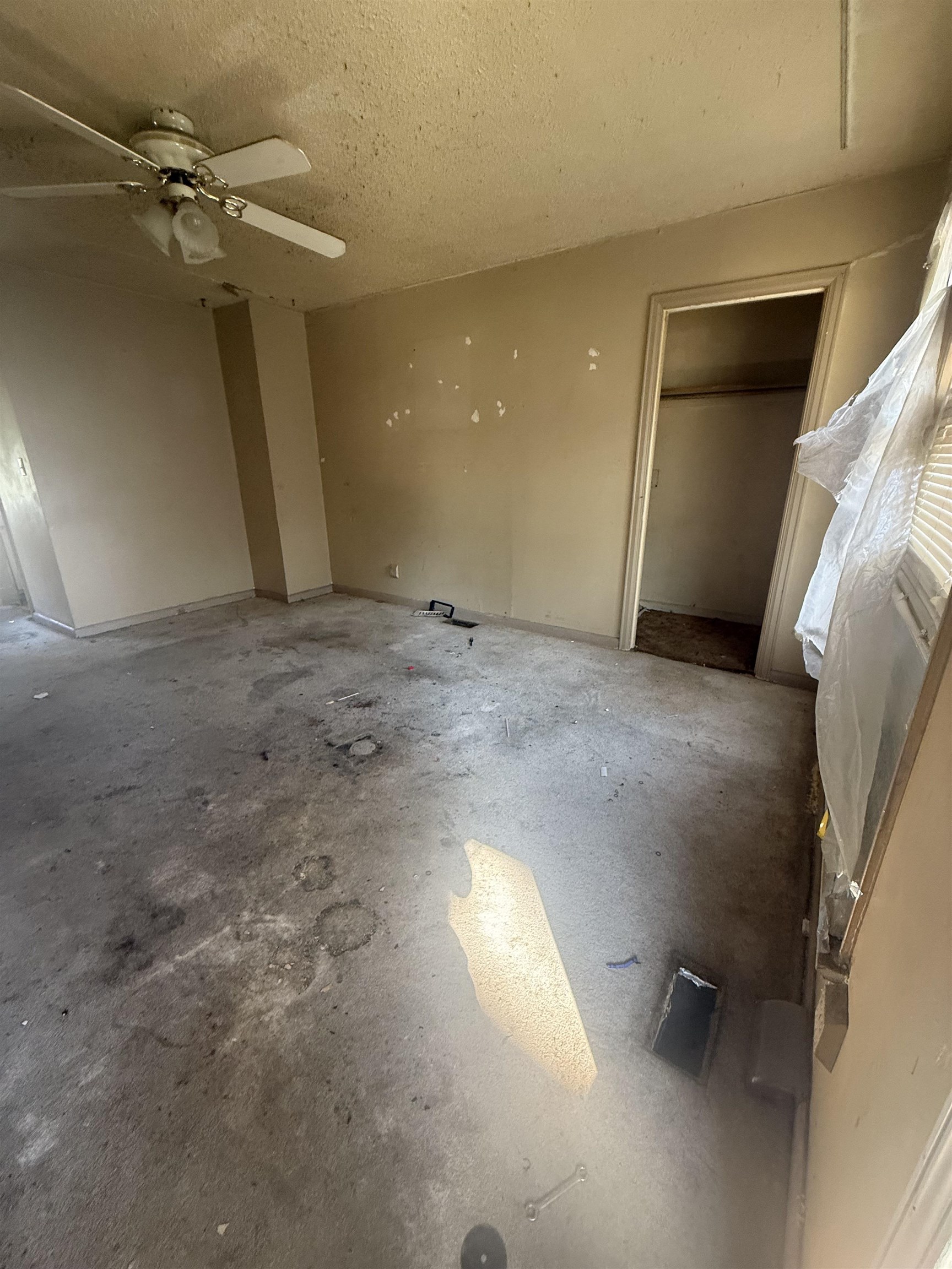 2419 S Greenwood St Property Photo 2