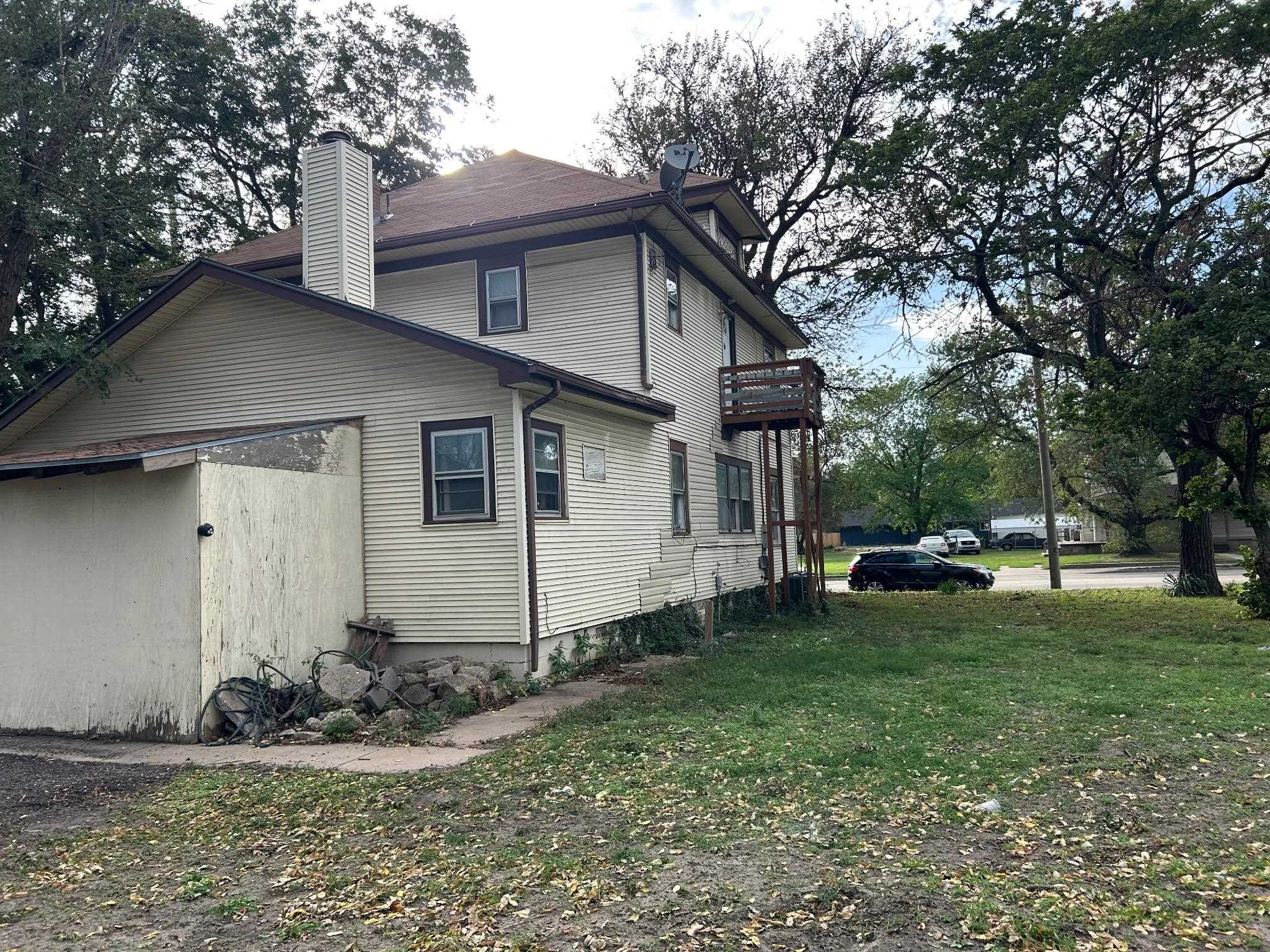 824 S Seneca Property Photo 3