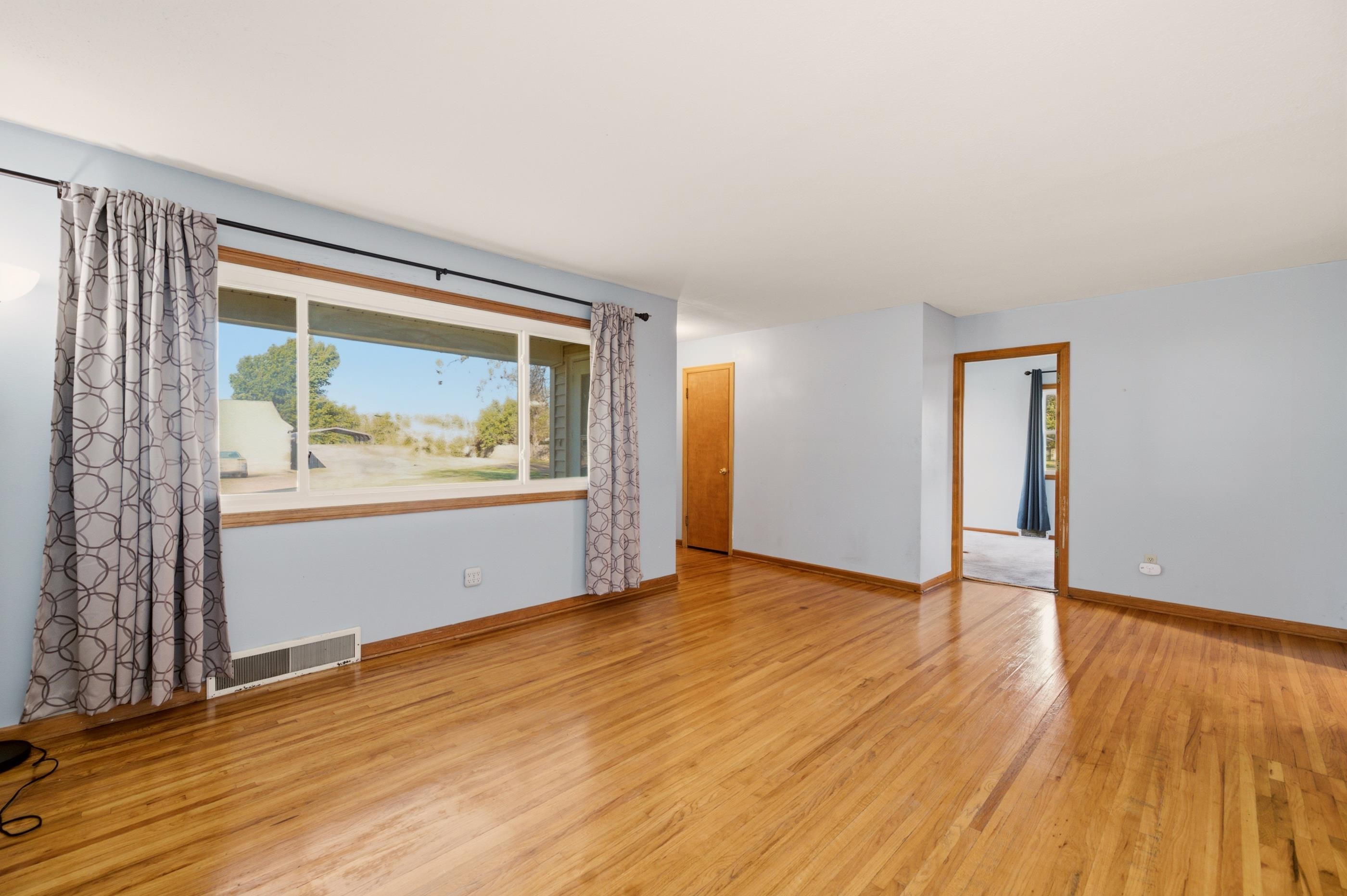 2758 N Clarence Ave. Property Photo 5