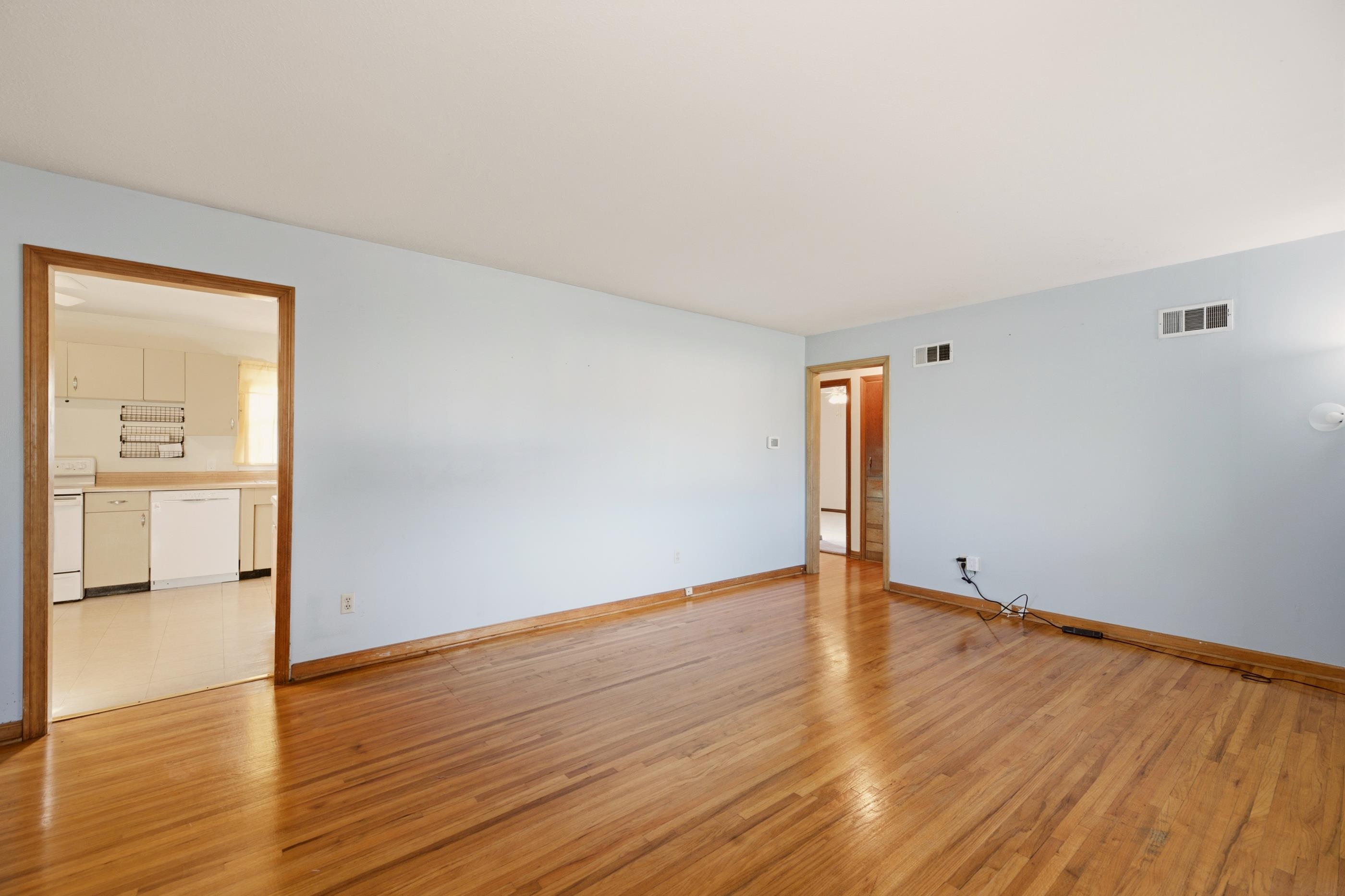 2758 N Clarence Ave. Property Photo 7
