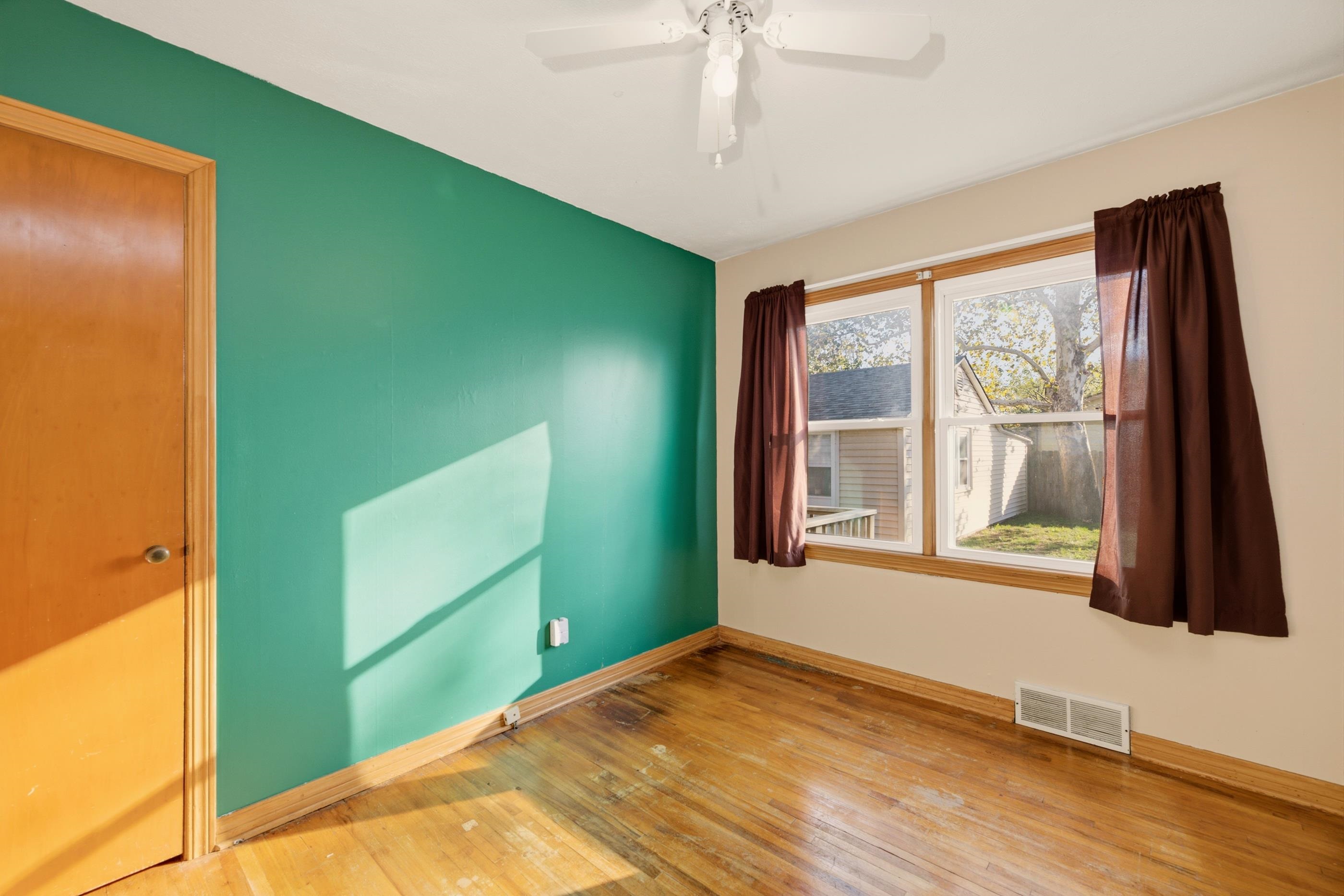 2758 N Clarence Ave. Property Photo 9