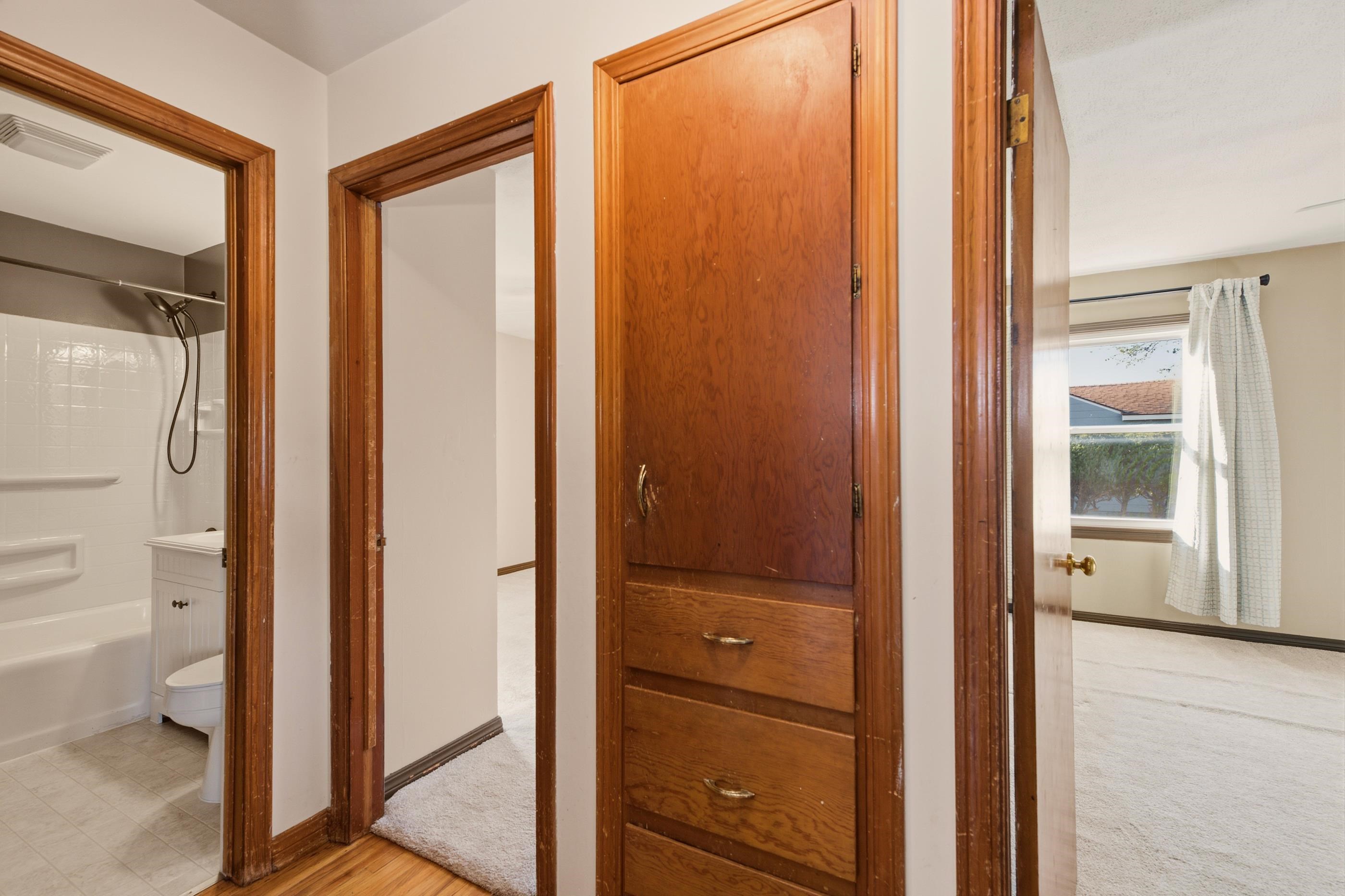 2758 N Clarence Ave. Property Photo 10