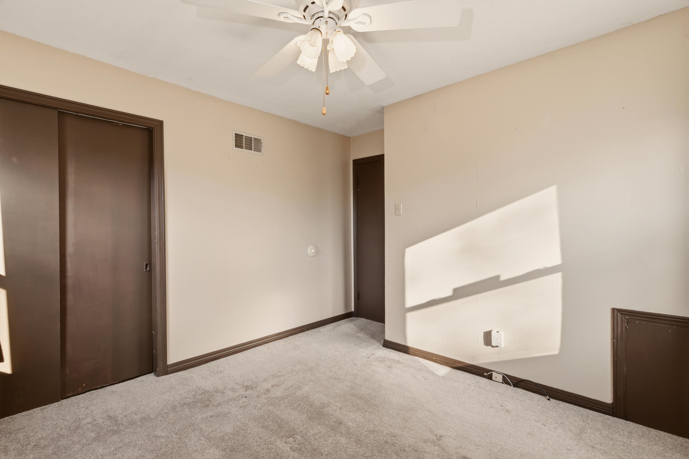 2758 N Clarence Ave. Property Photo 16