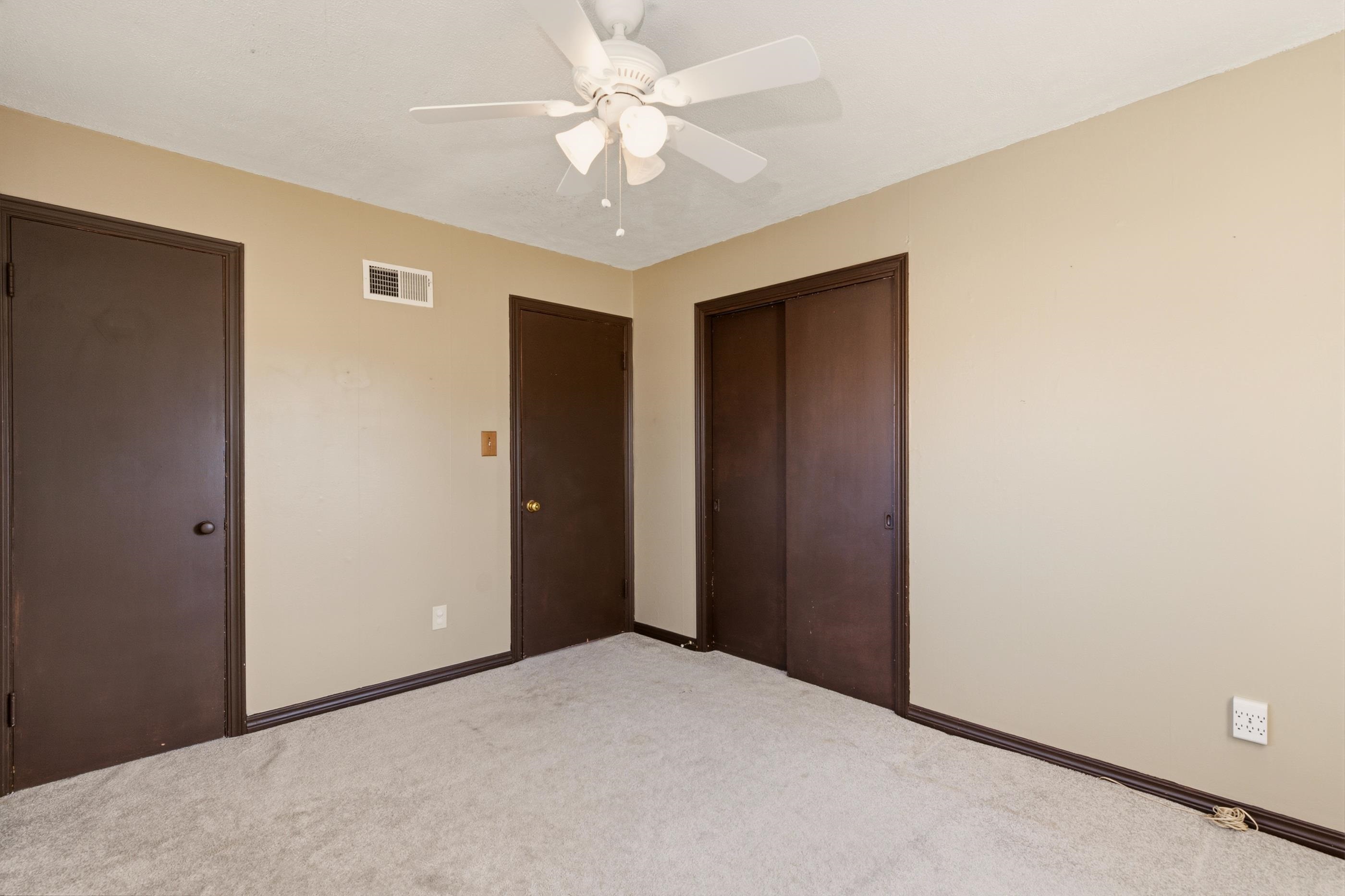 2758 N Clarence Ave. Property Photo 17