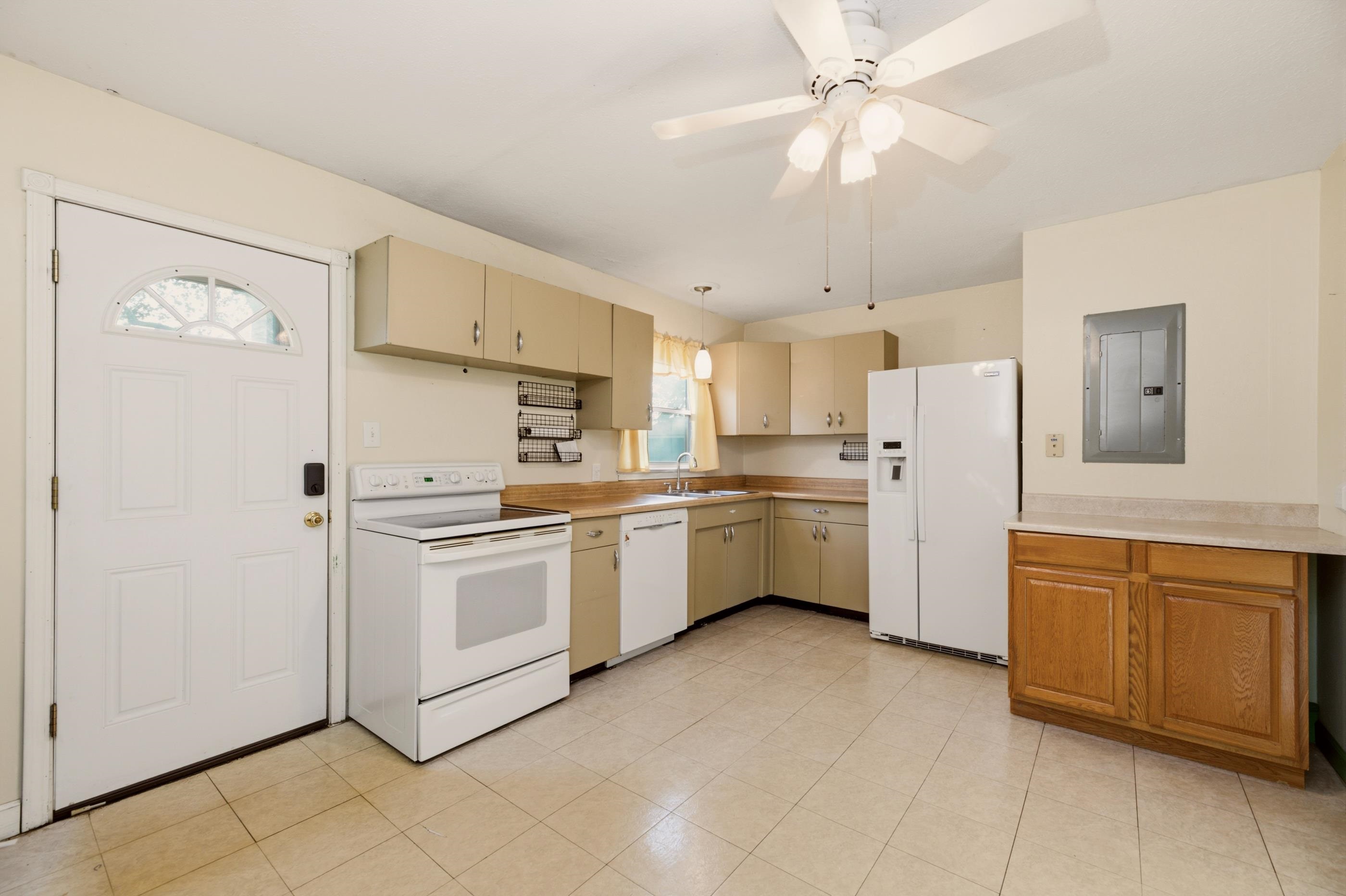 2758 N Clarence Ave. Property Photo 21