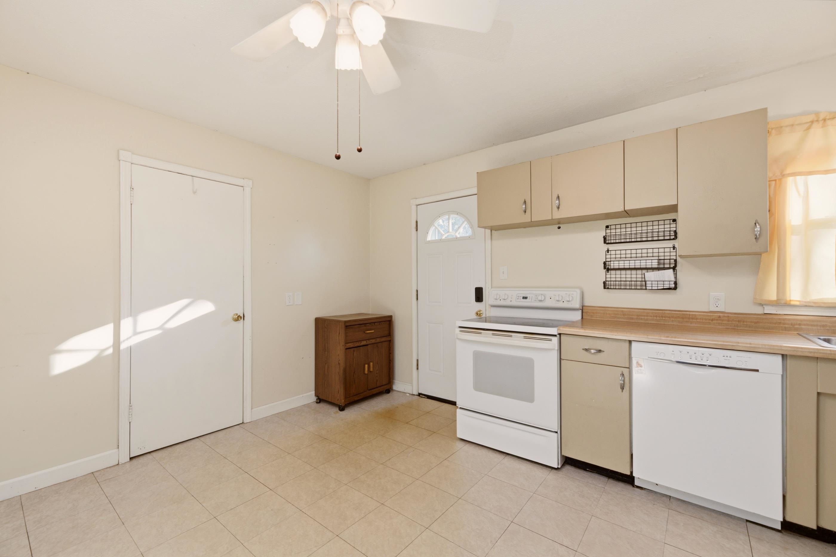 2758 N Clarence Ave. Property Photo 22