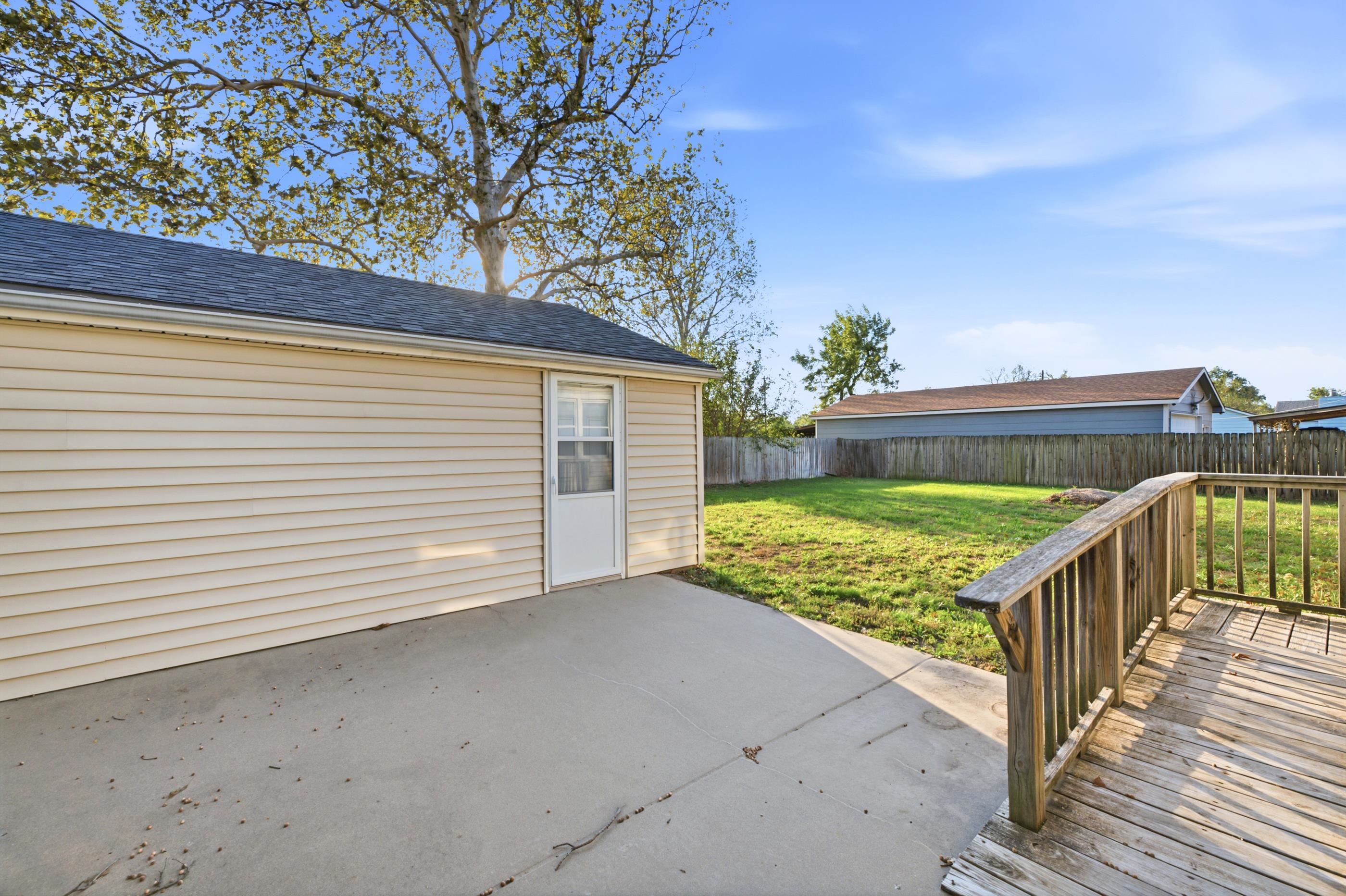2758 N Clarence Ave. Property Photo 28