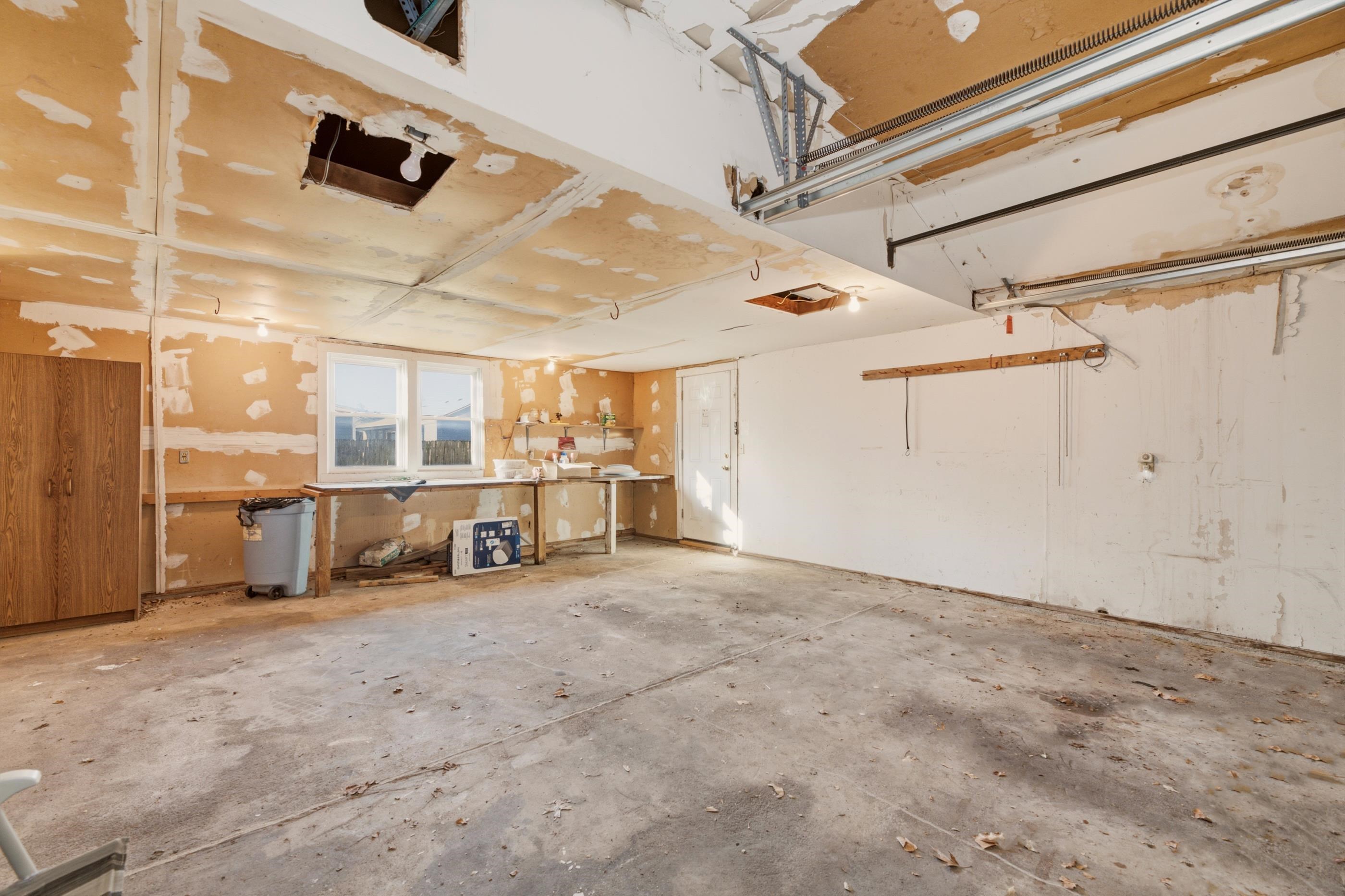2758 N Clarence Ave. Property Photo 29