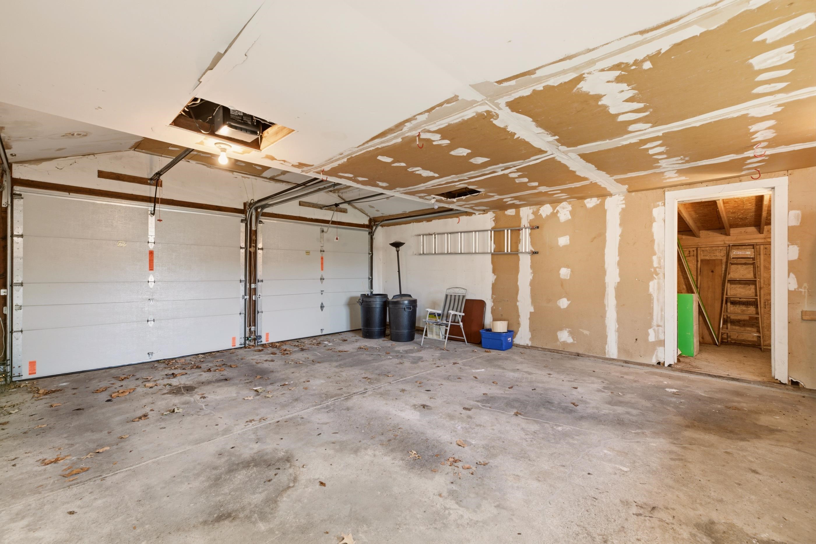 2758 N Clarence Ave. Property Photo 30