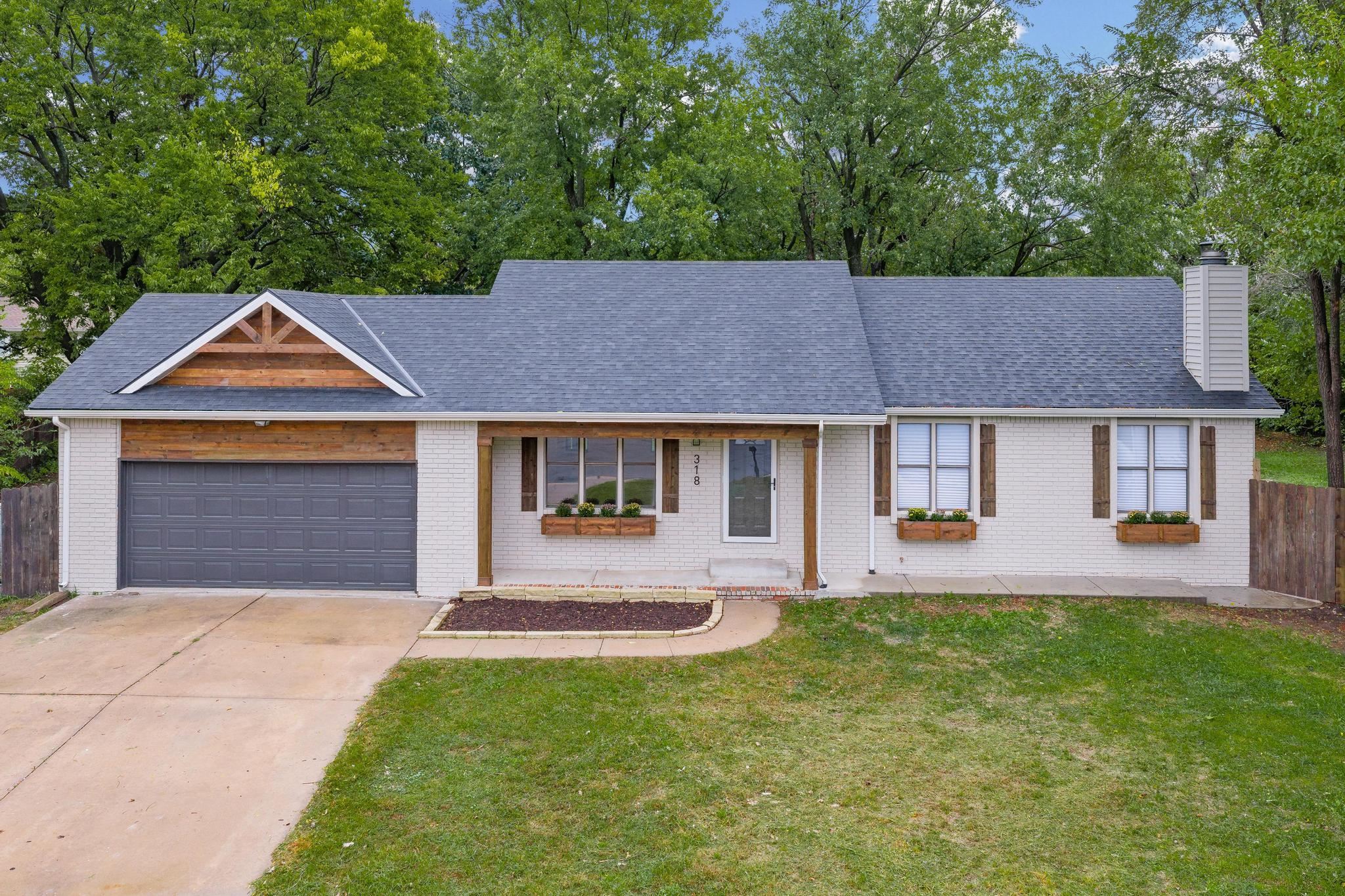 318 N Countryside Ct S Property Photo 1