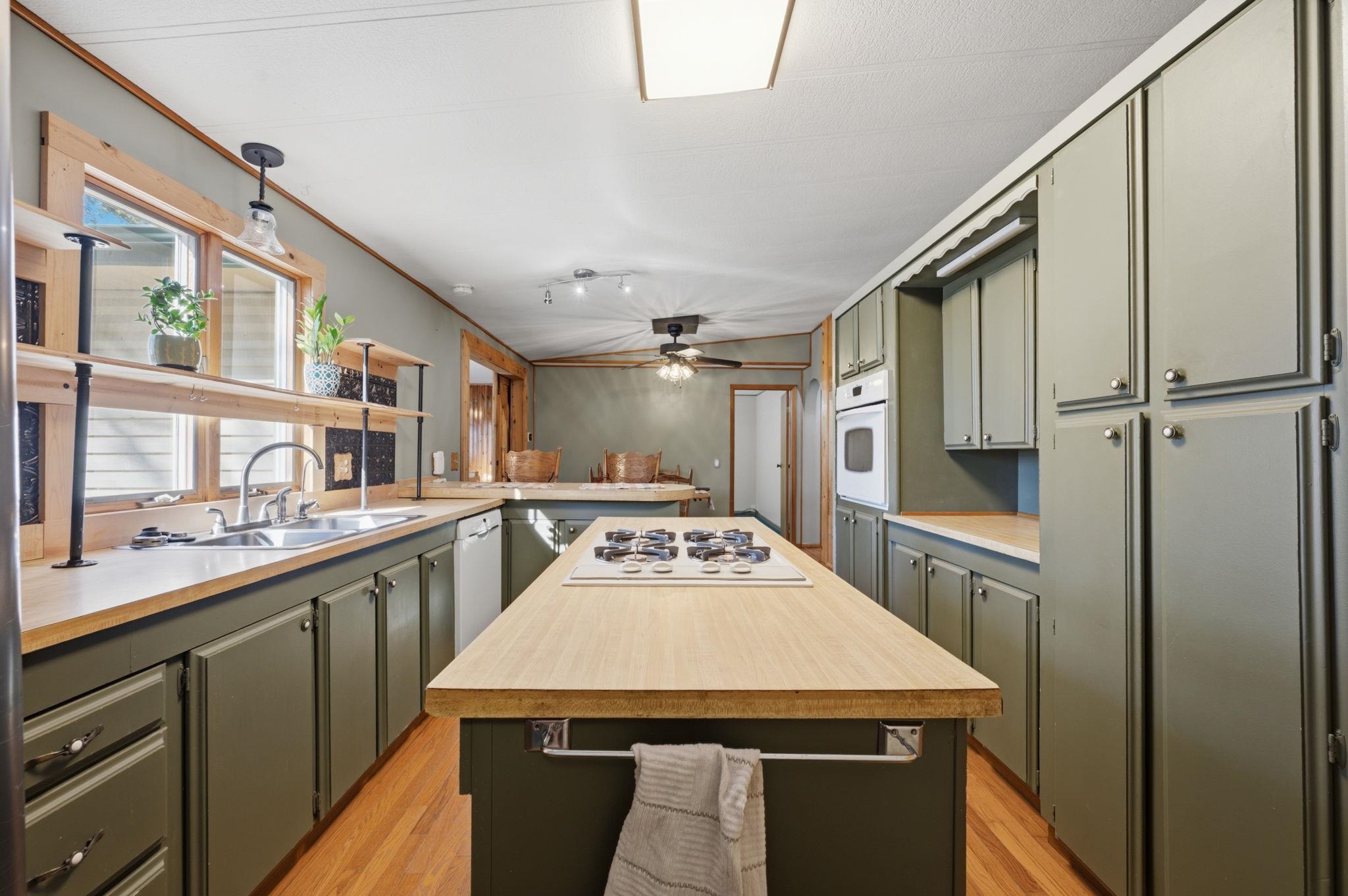 22215 Sw Indianola Rd Property Photo 11